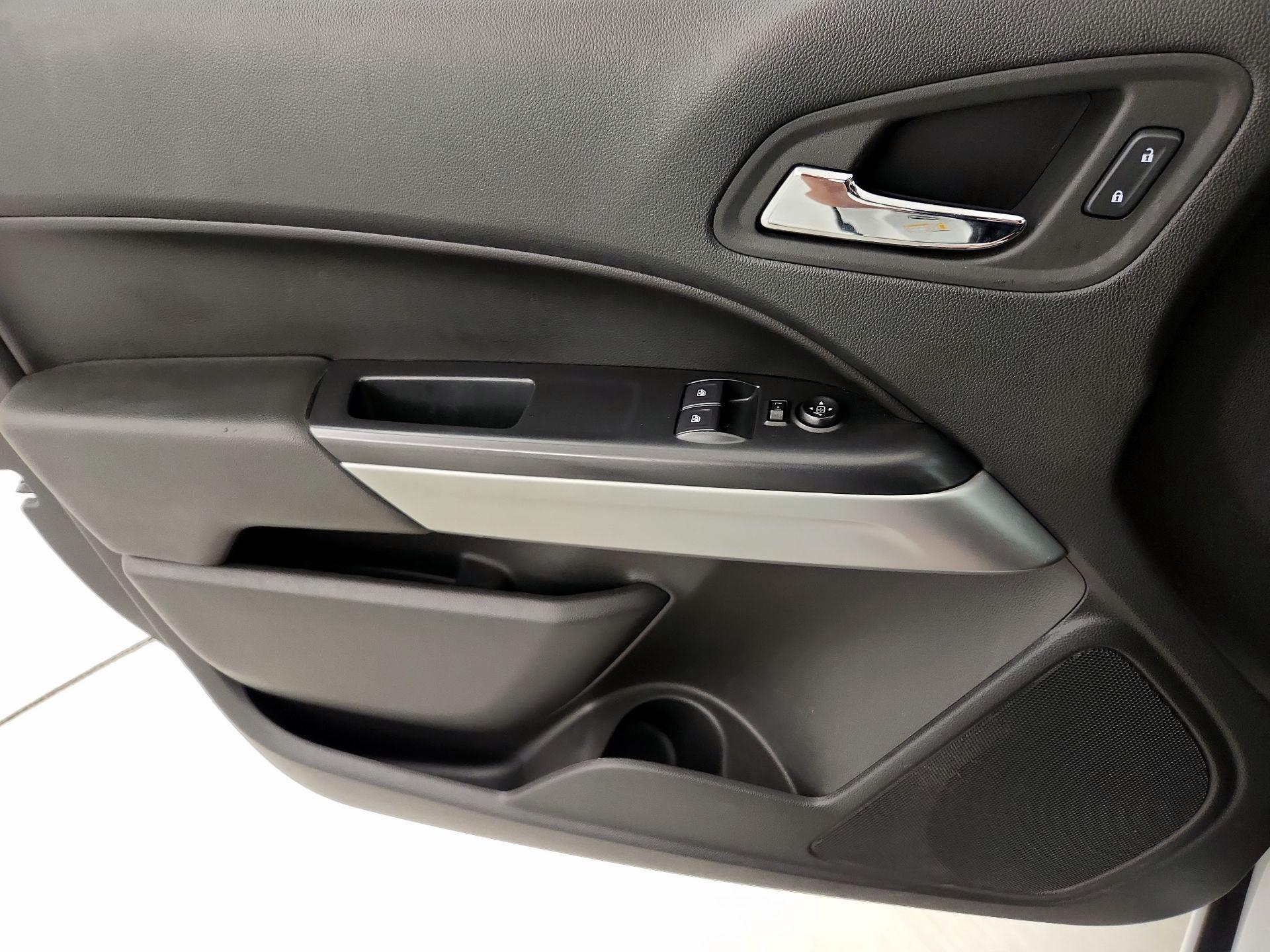 Thumbnail: 2022 Chevrolet Colorado - 12