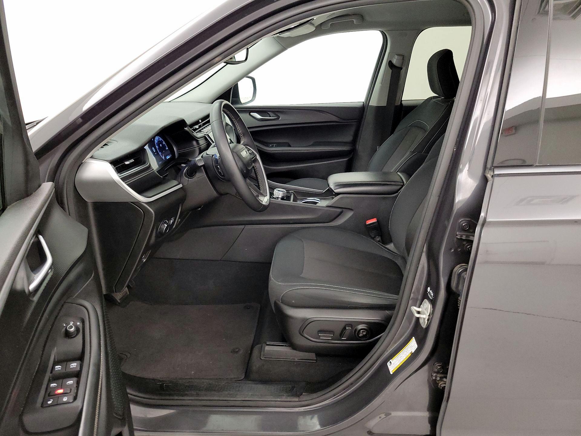 Thumbnail: 2023 Jeep Grand Cherokee - 11