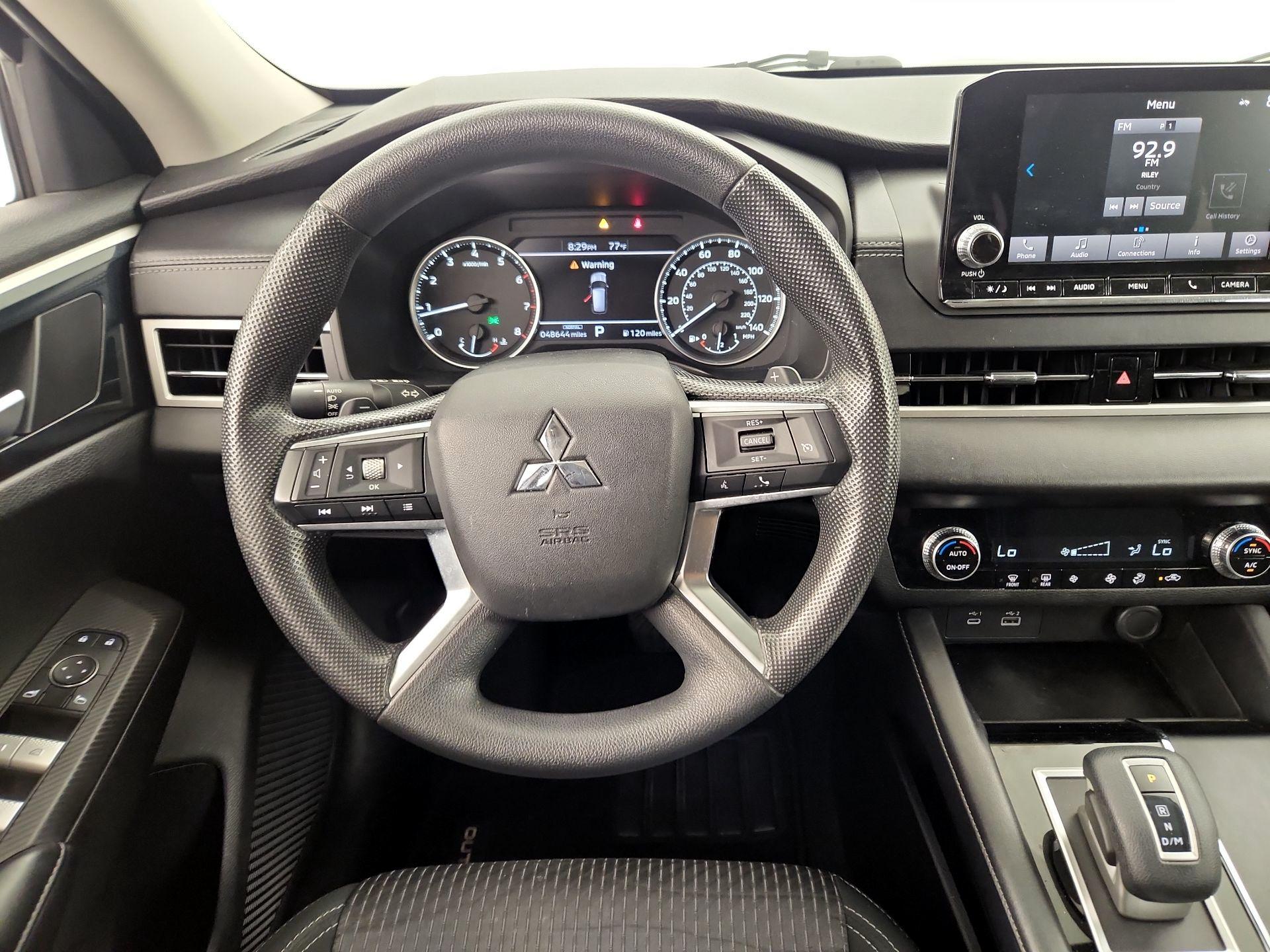 Thumbnail: 2022 Mitsubishi Outlander - 10