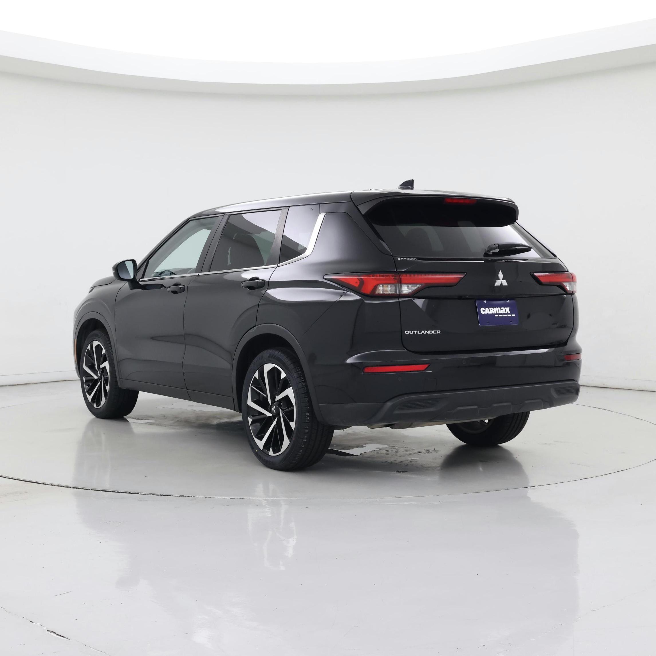 Thumbnail: 2022 Mitsubishi Outlander - 2