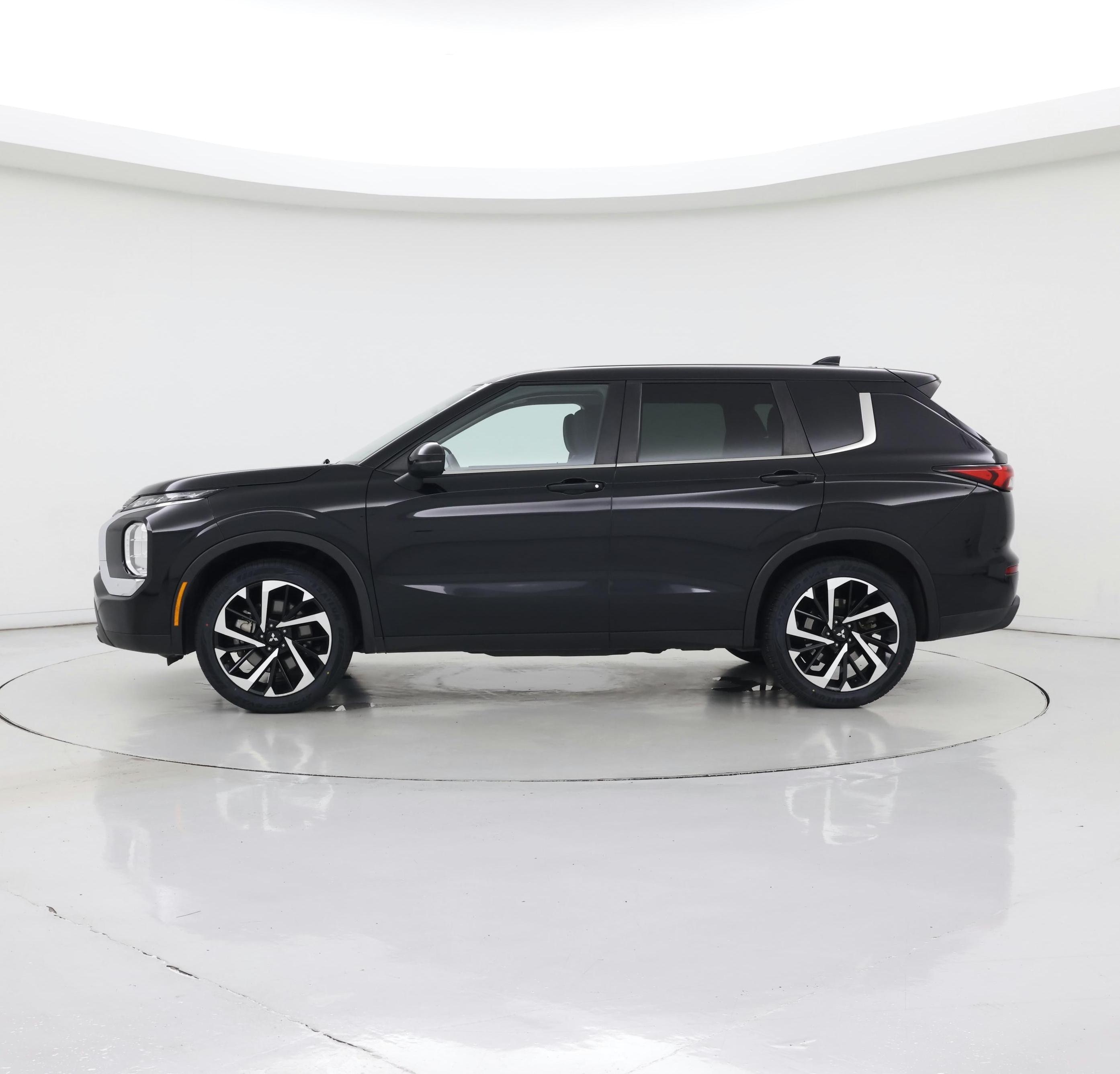 Thumbnail: 2022 Mitsubishi Outlander - 3