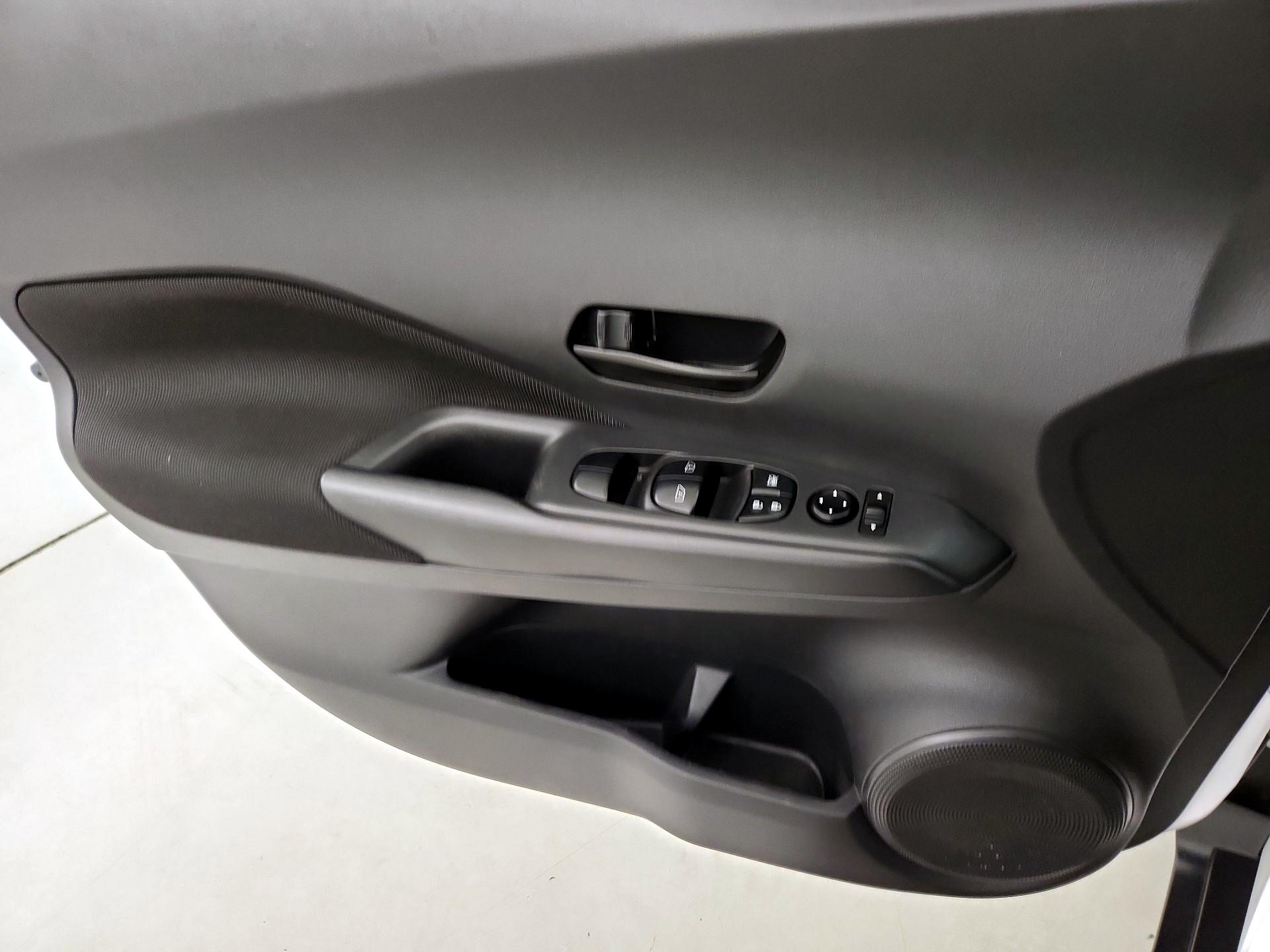 Thumbnail: 2022 Nissan Kicks - 12