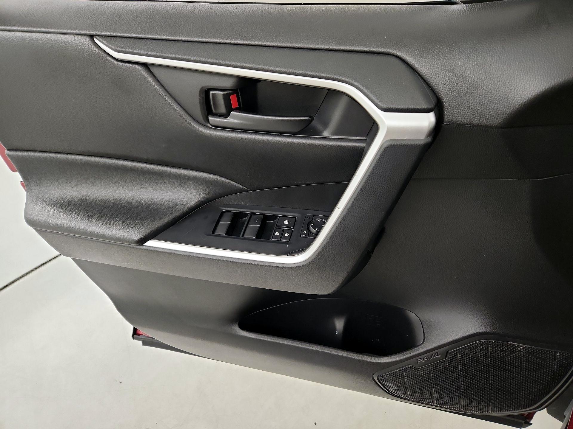 Thumbnail: 2022 Toyota RAV4 - 12