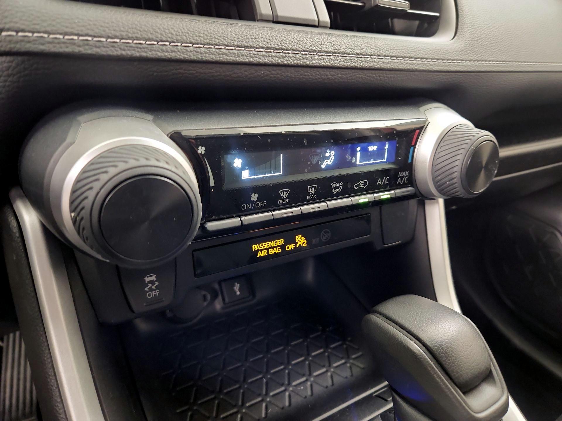 Thumbnail: 2022 Toyota RAV4 - 16