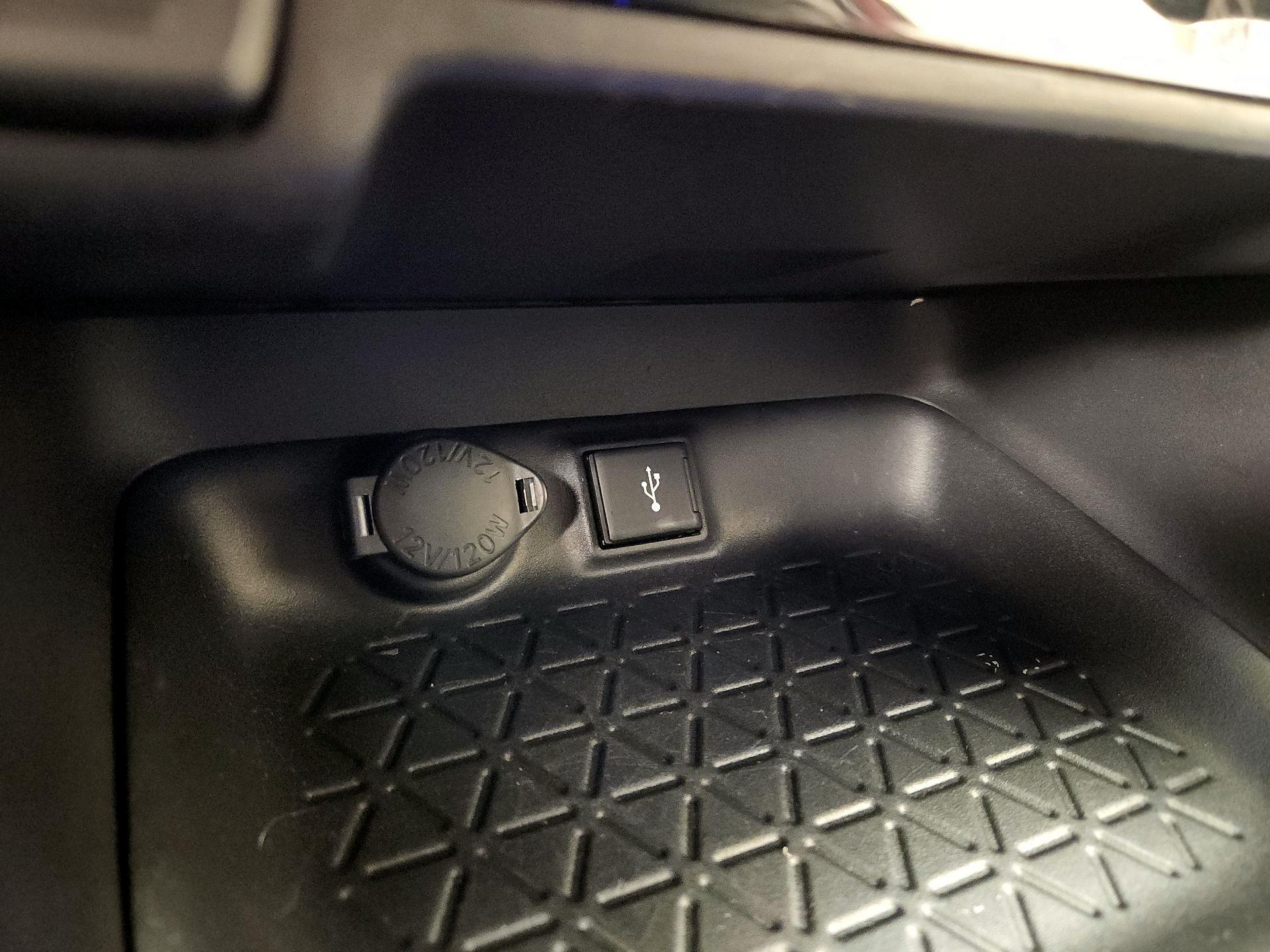 Thumbnail: 2022 Toyota RAV4 - 18