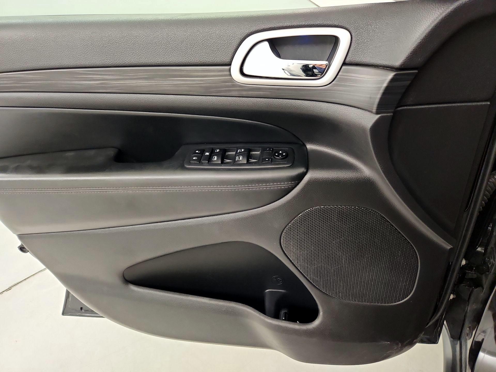 Thumbnail: 2021 Jeep Grand Cherokee - 12