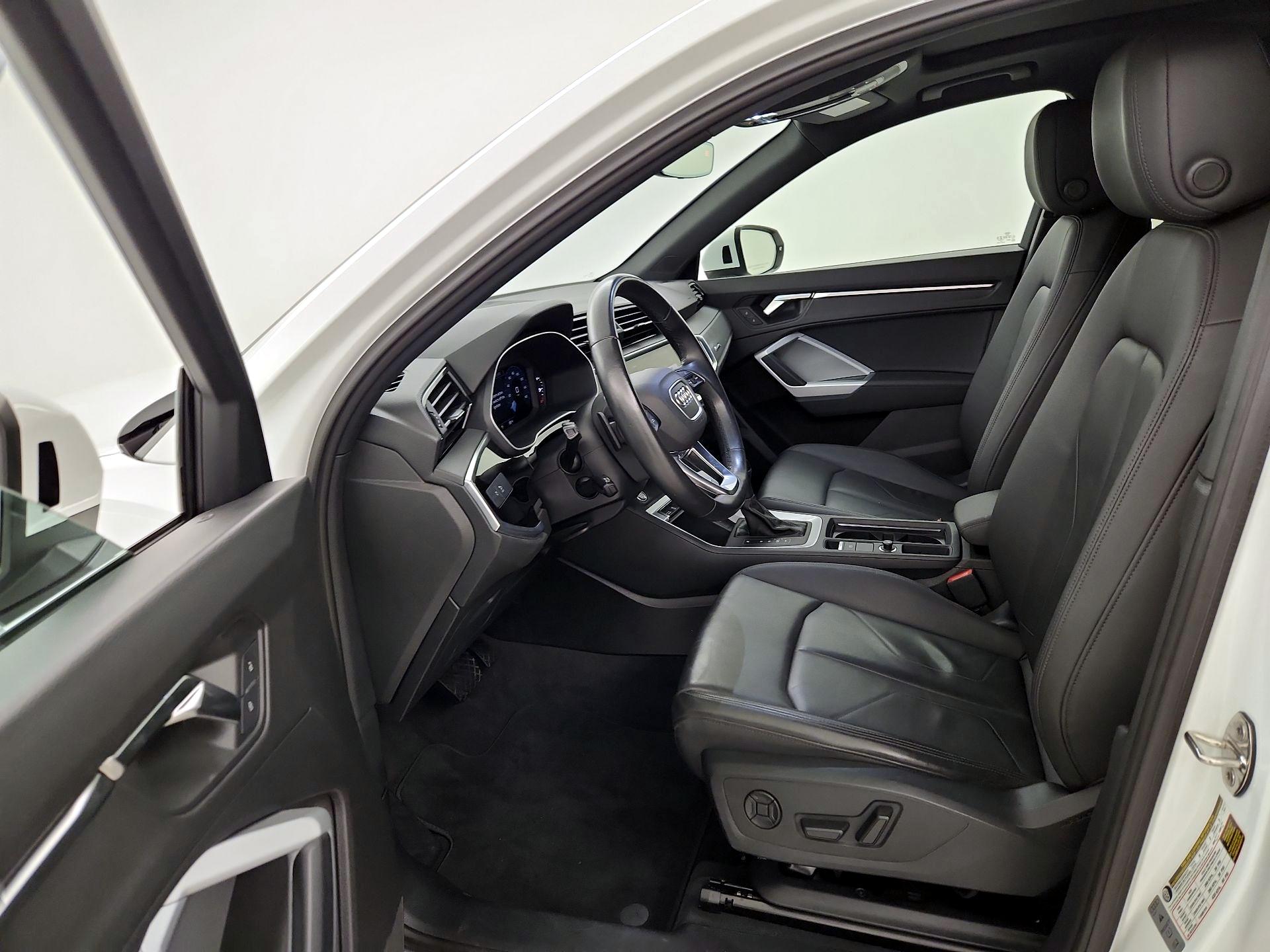 Thumbnail: 2023 Audi Q3 - 11