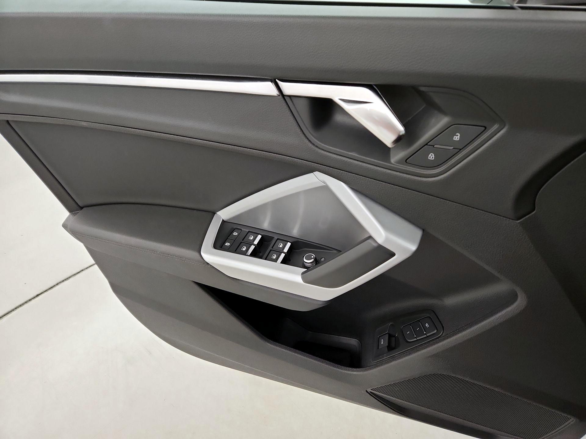 Thumbnail: 2023 Audi Q3 - 12