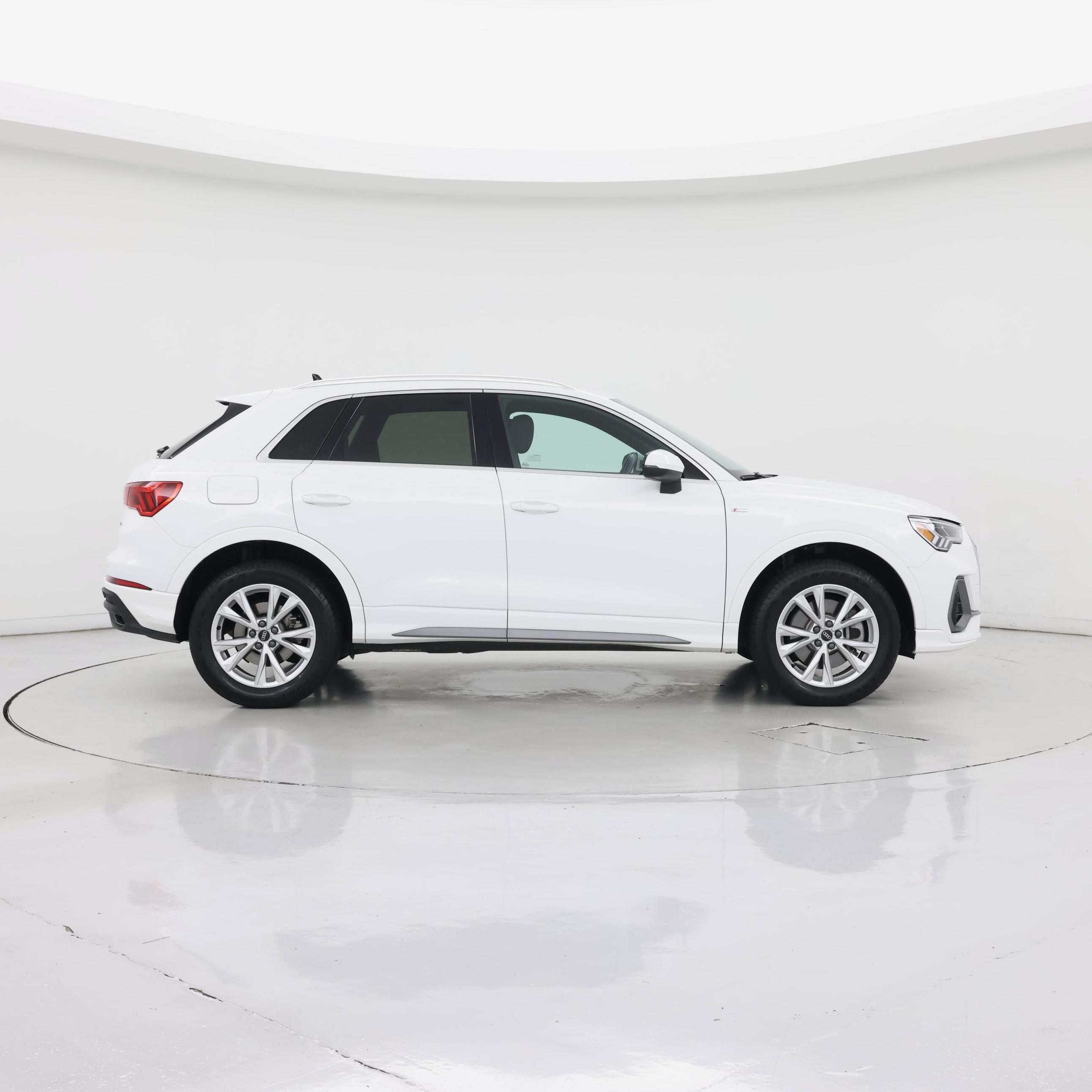 Thumbnail: 2023 Audi Q3 - 7