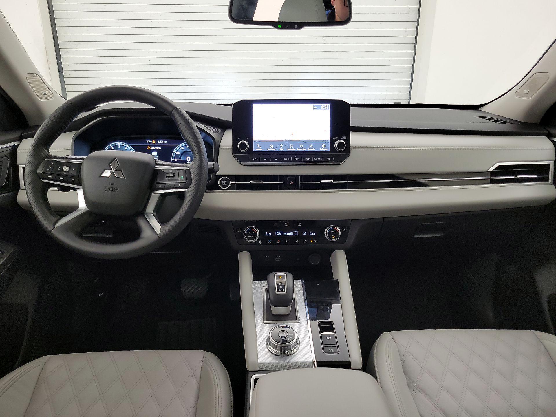 Thumbnail: 2024 Mitsubishi Outlander - 9