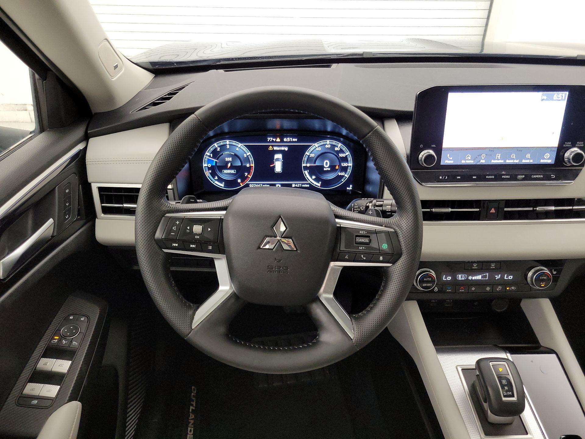 Thumbnail: 2024 Mitsubishi Outlander - 10