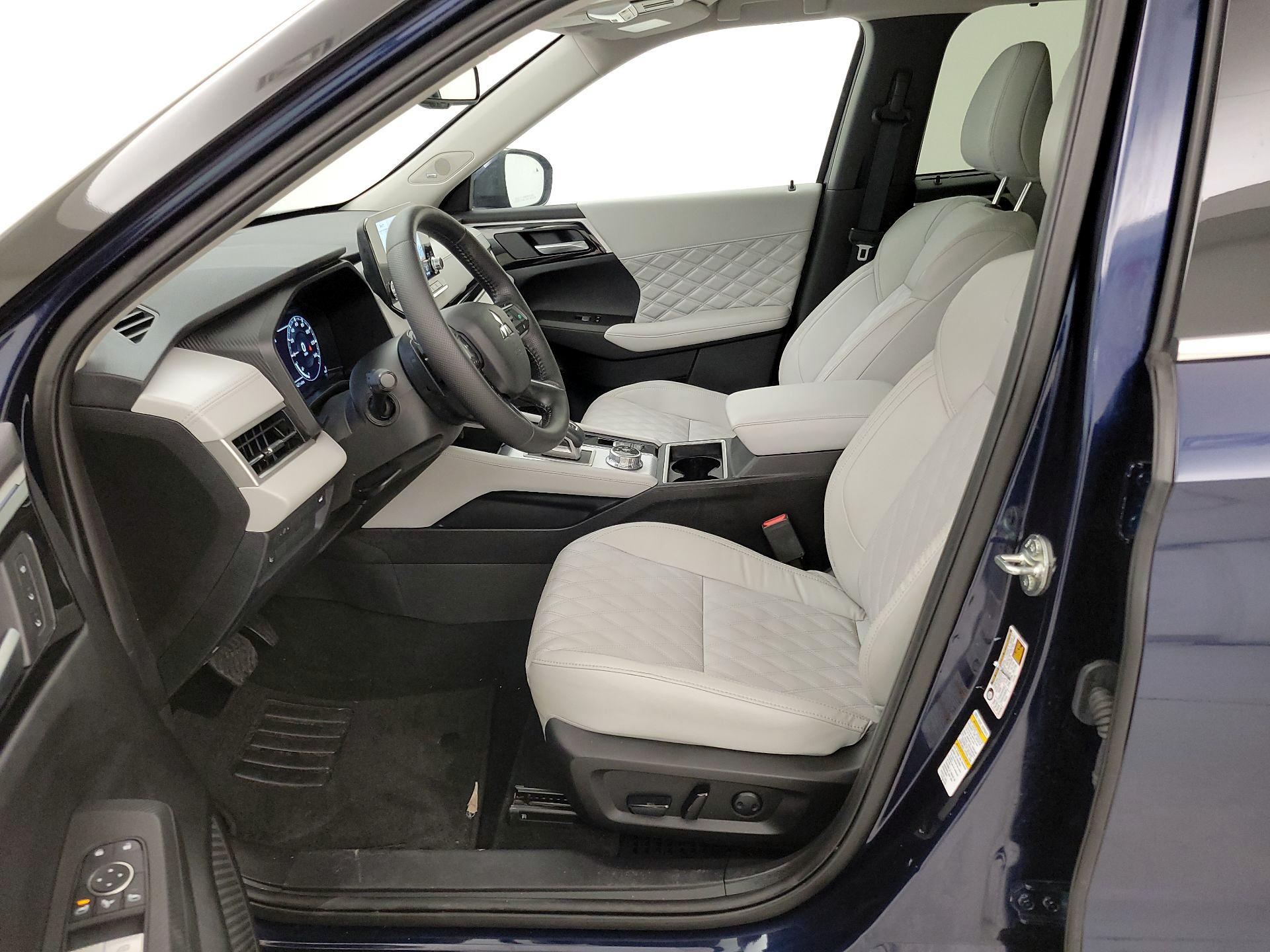 Thumbnail: 2024 Mitsubishi Outlander - 11