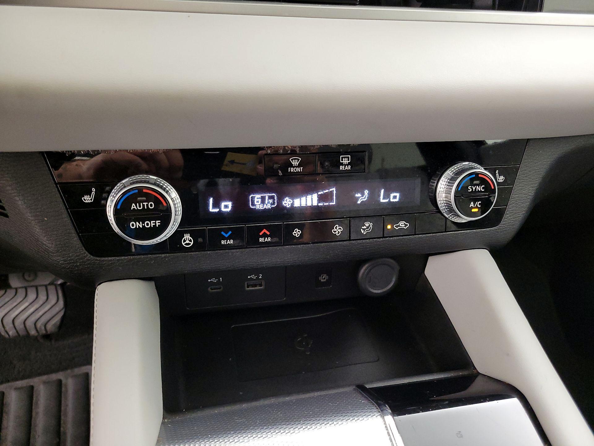 Thumbnail: 2024 Mitsubishi Outlander - 17