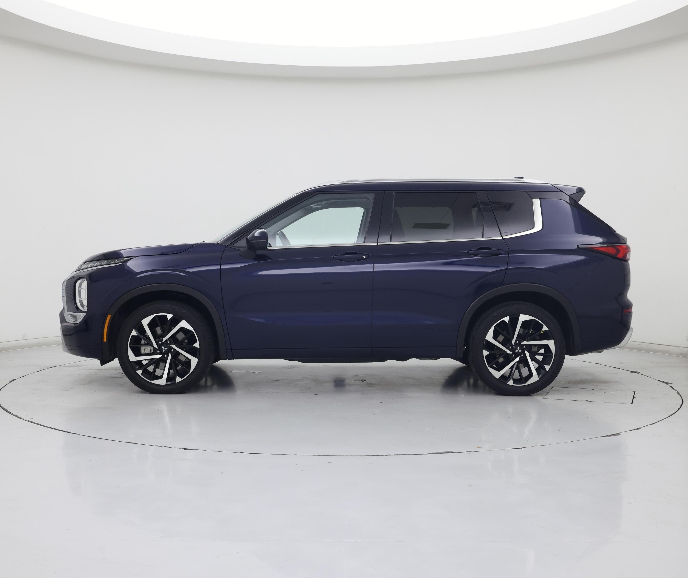 Thumbnail: 2024 Mitsubishi Outlander - 3