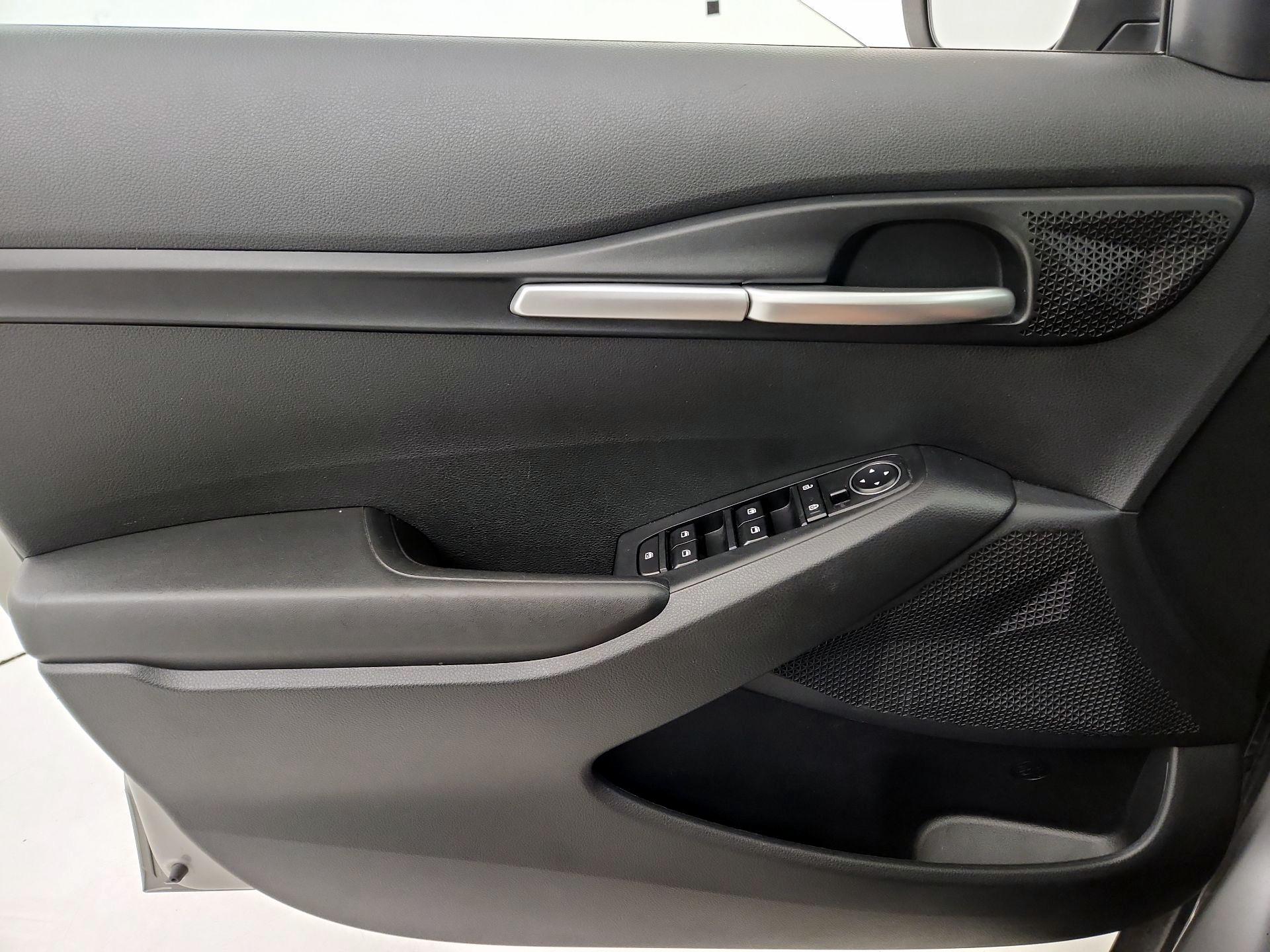 Thumbnail: 2023 Kia Seltos - 12