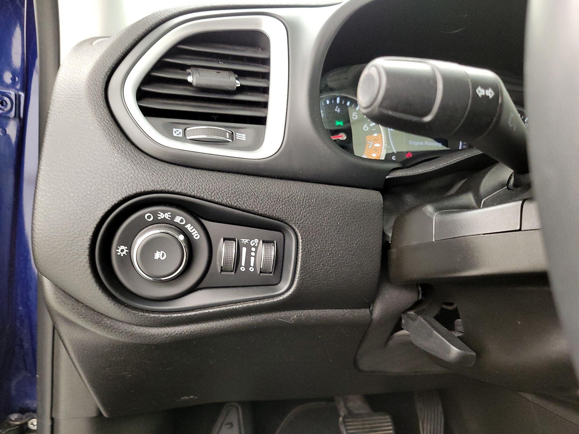 Thumbnail: 2020 Jeep Renegade - 13