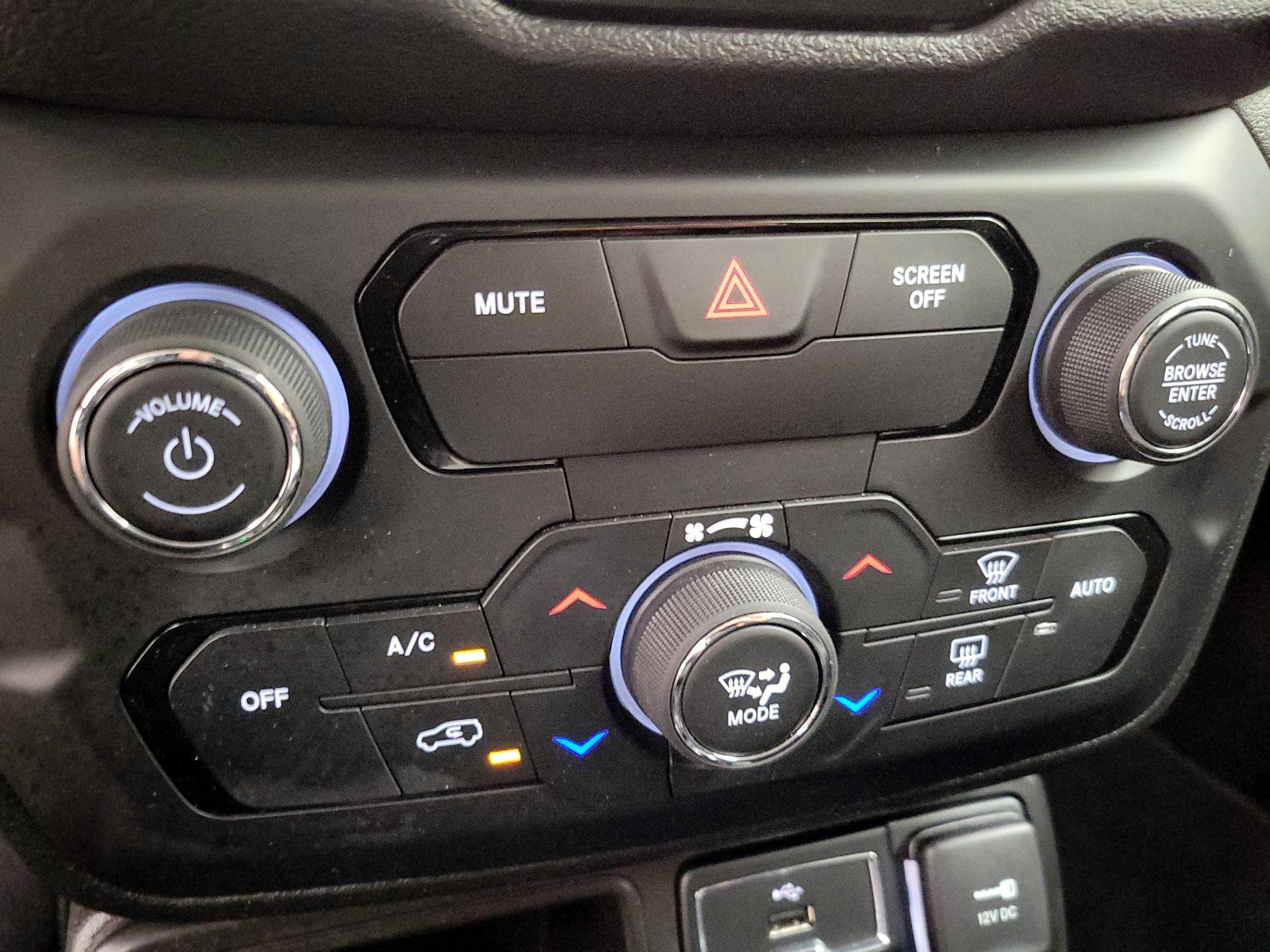 Thumbnail: 2020 Jeep Renegade - 16