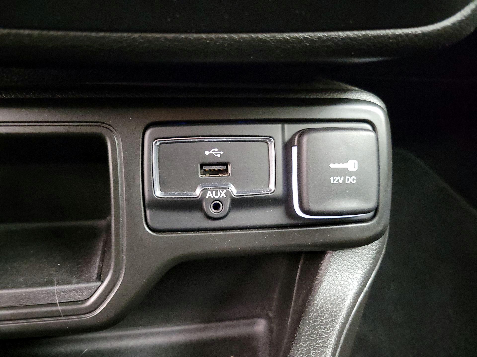 Thumbnail: 2020 Jeep Renegade - 18