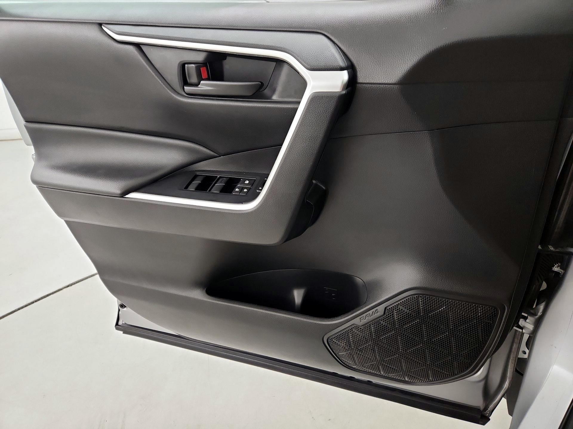 Thumbnail: 2023 Toyota RAV4 - 12