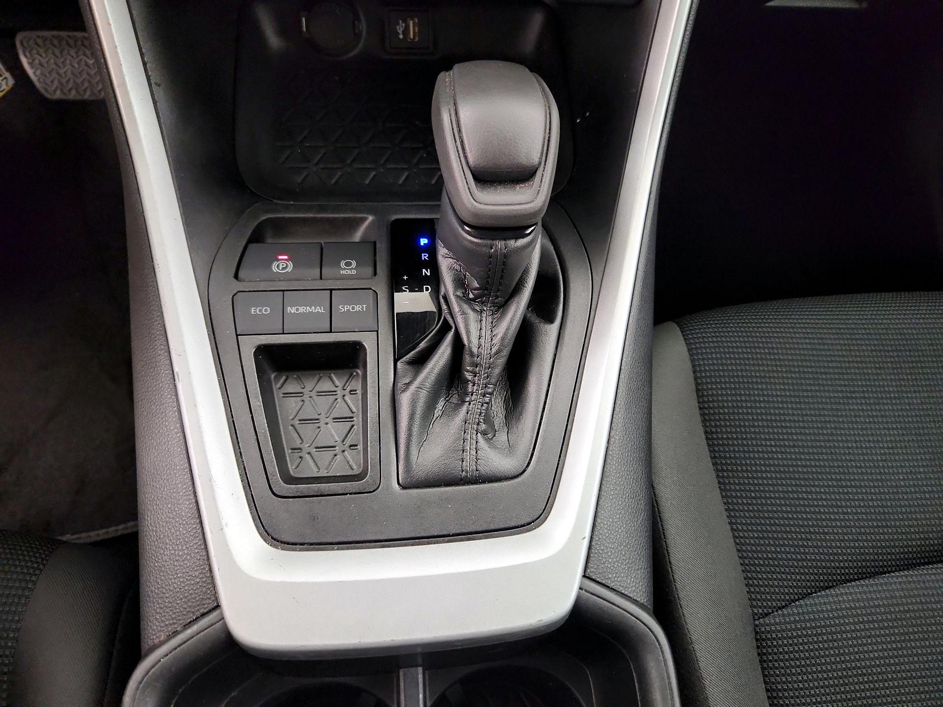 Thumbnail: 2023 Toyota RAV4 - 17