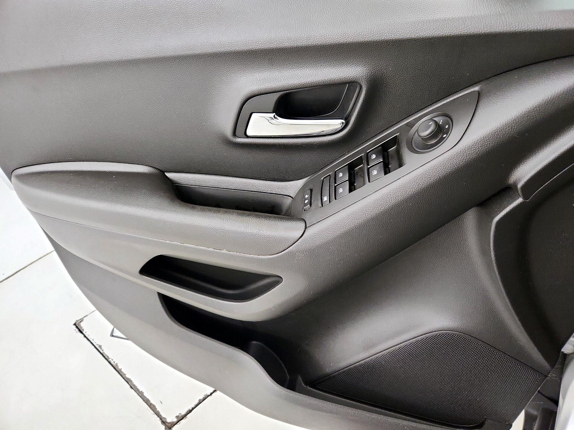 Thumbnail: 2021 Chevrolet Trax - 12