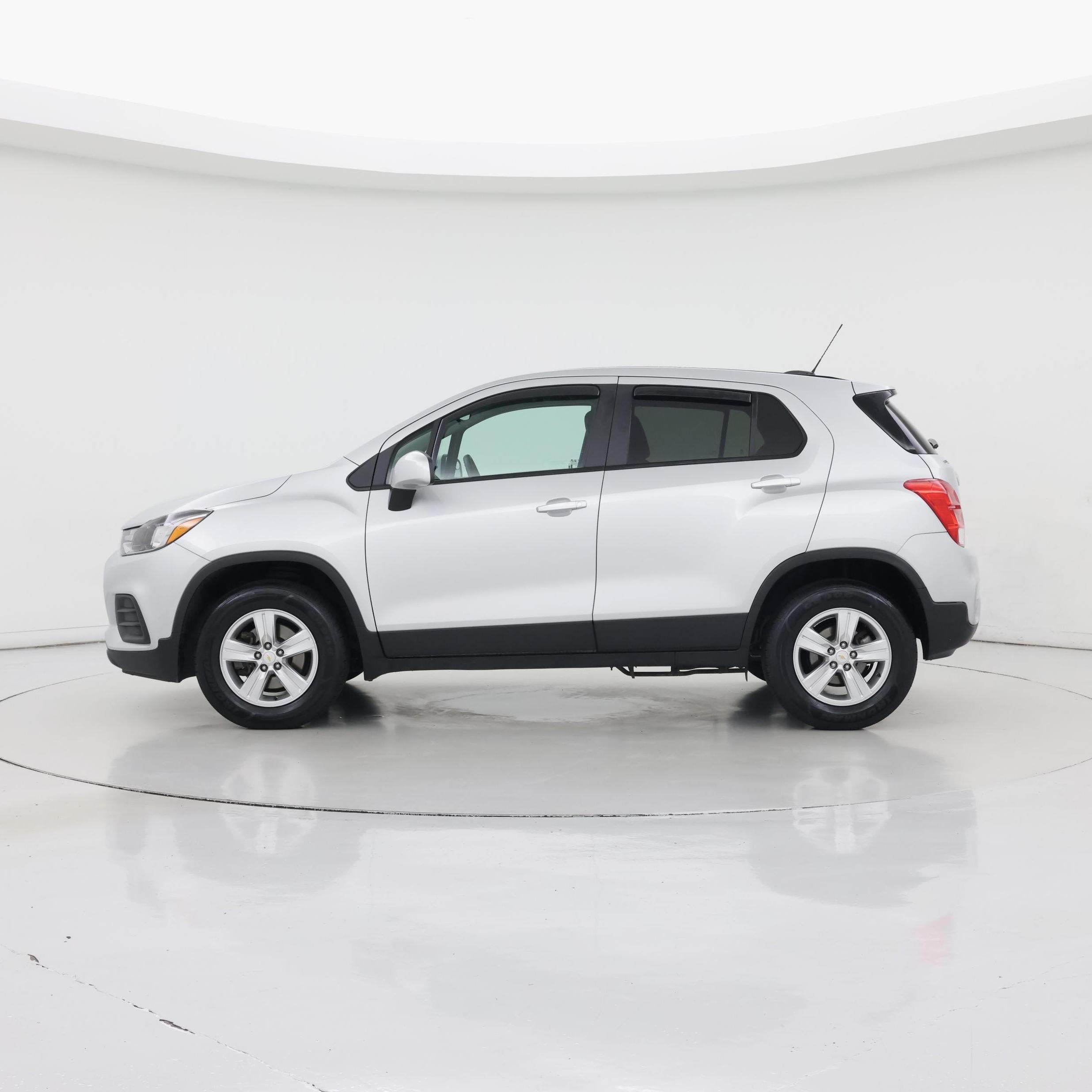 Thumbnail: 2021 Chevrolet Trax - 3