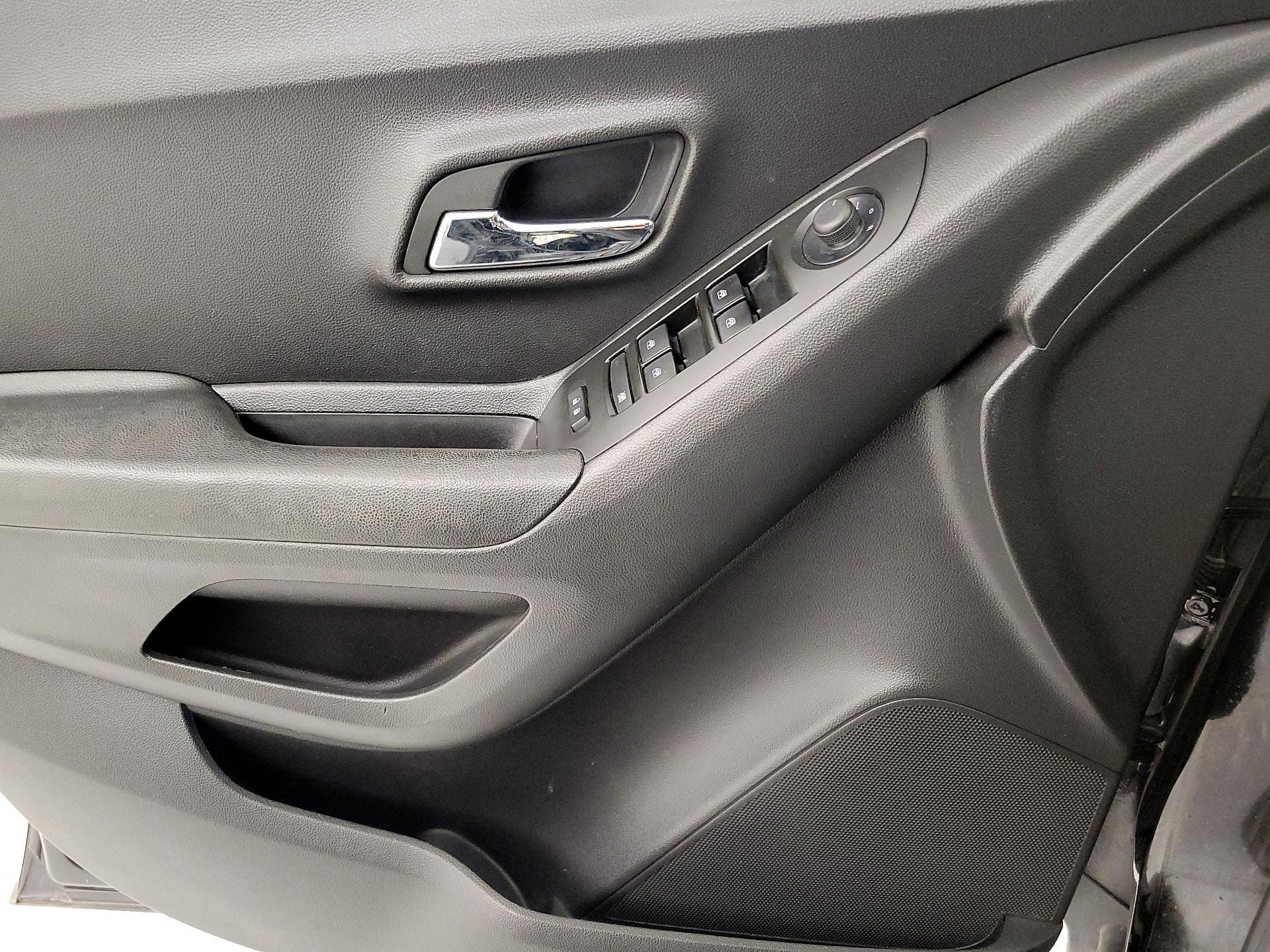 Thumbnail: 2022 Chevrolet Trax - 12