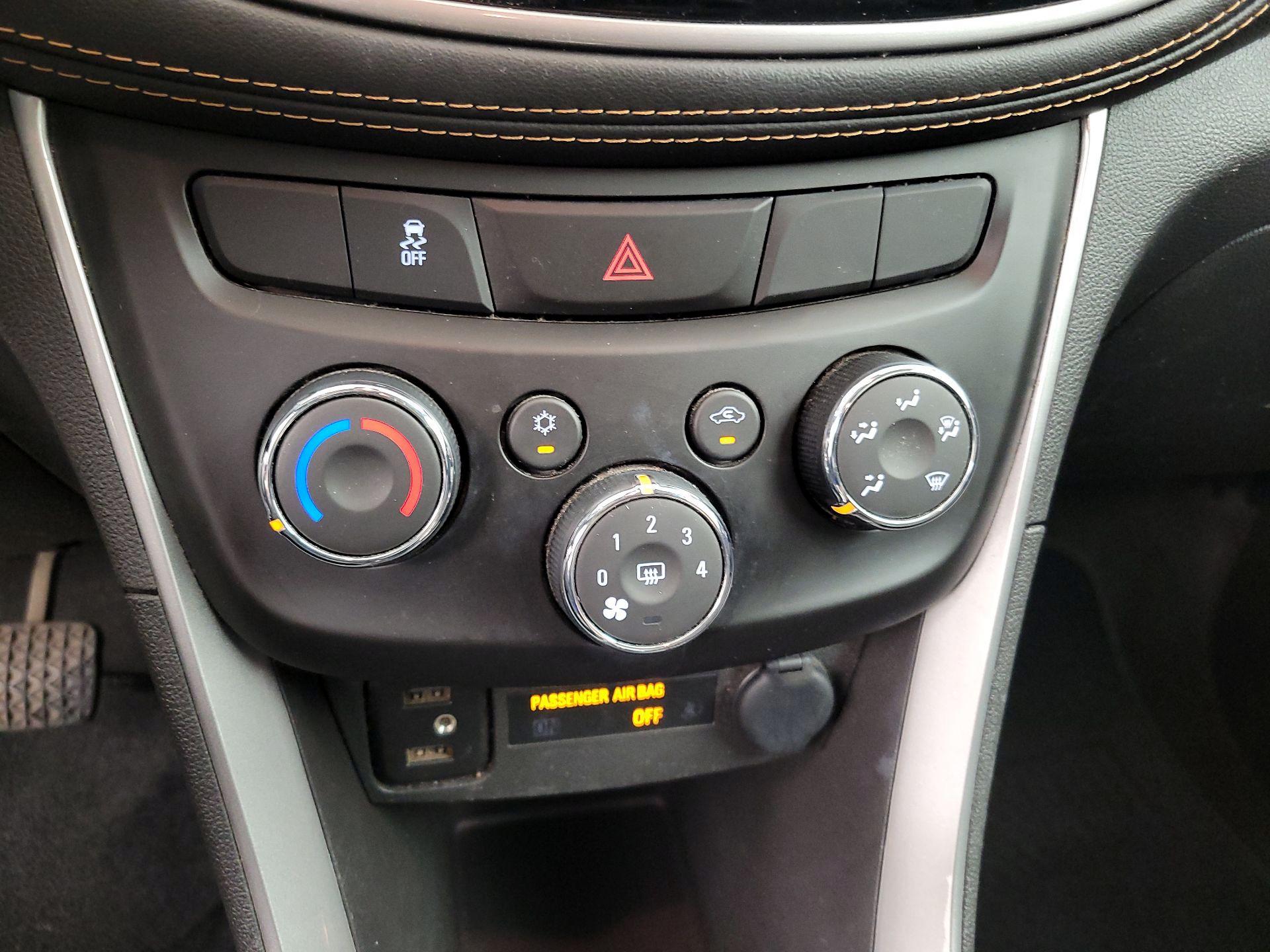 Thumbnail: 2022 Chevrolet Trax - 16