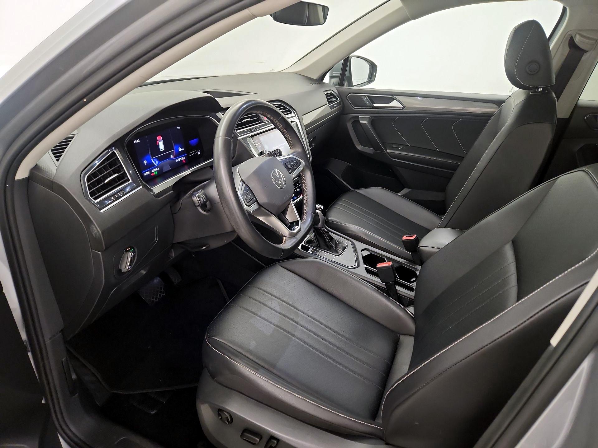 Thumbnail: 2022 Volkswagen Tiguan - 11