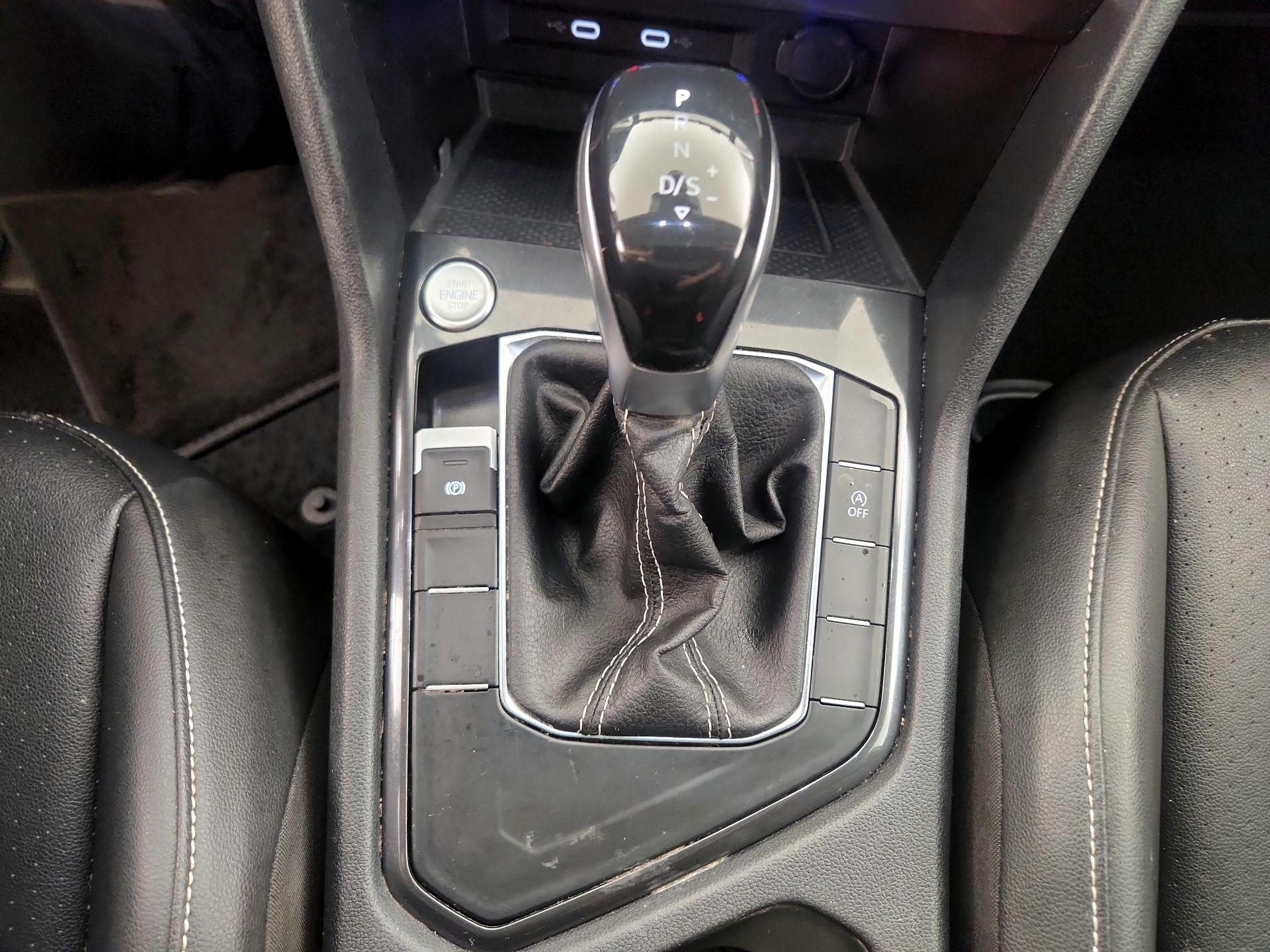 Thumbnail: 2022 Volkswagen Tiguan - 17