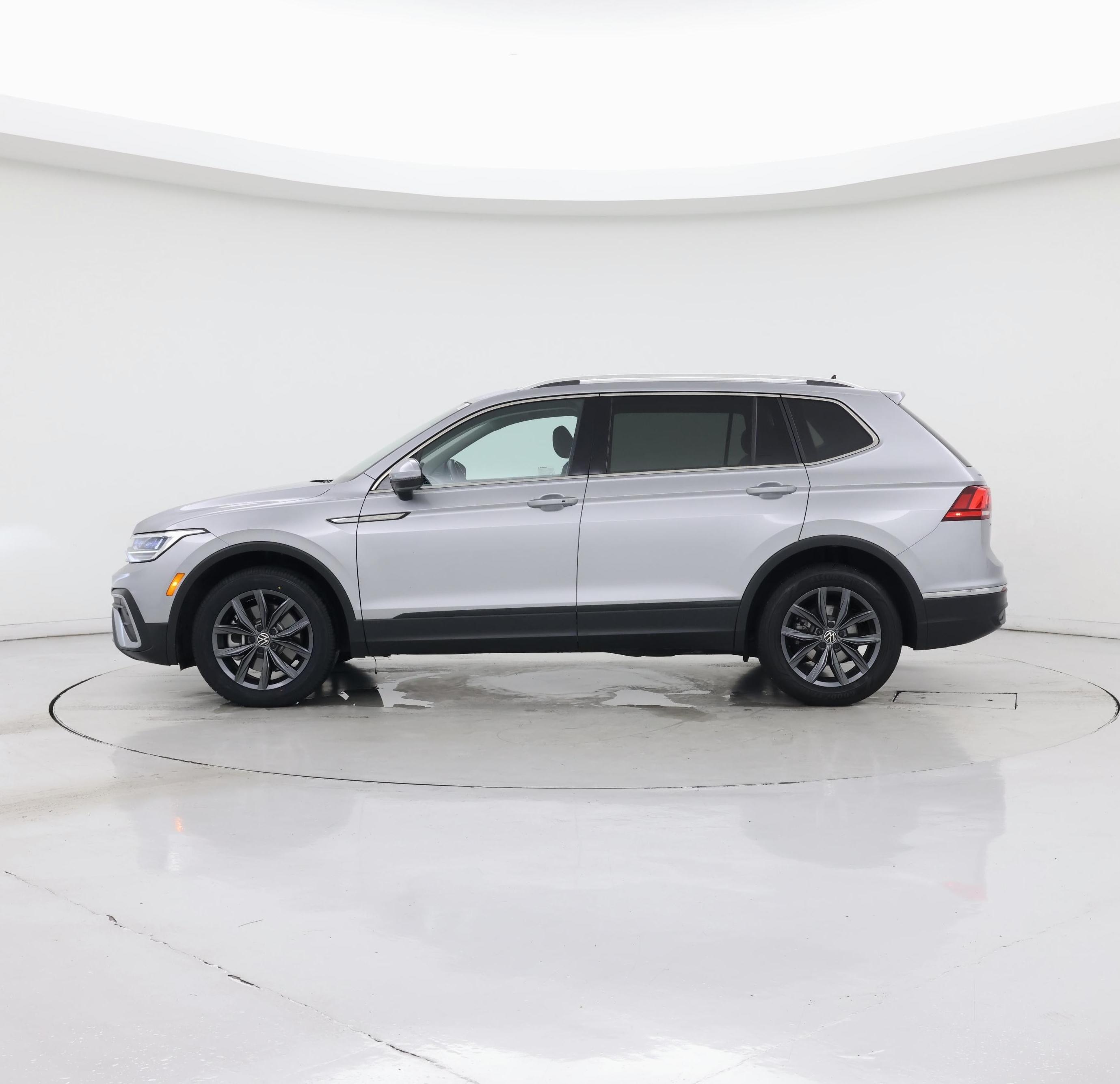 Thumbnail: 2022 Volkswagen Tiguan - 3