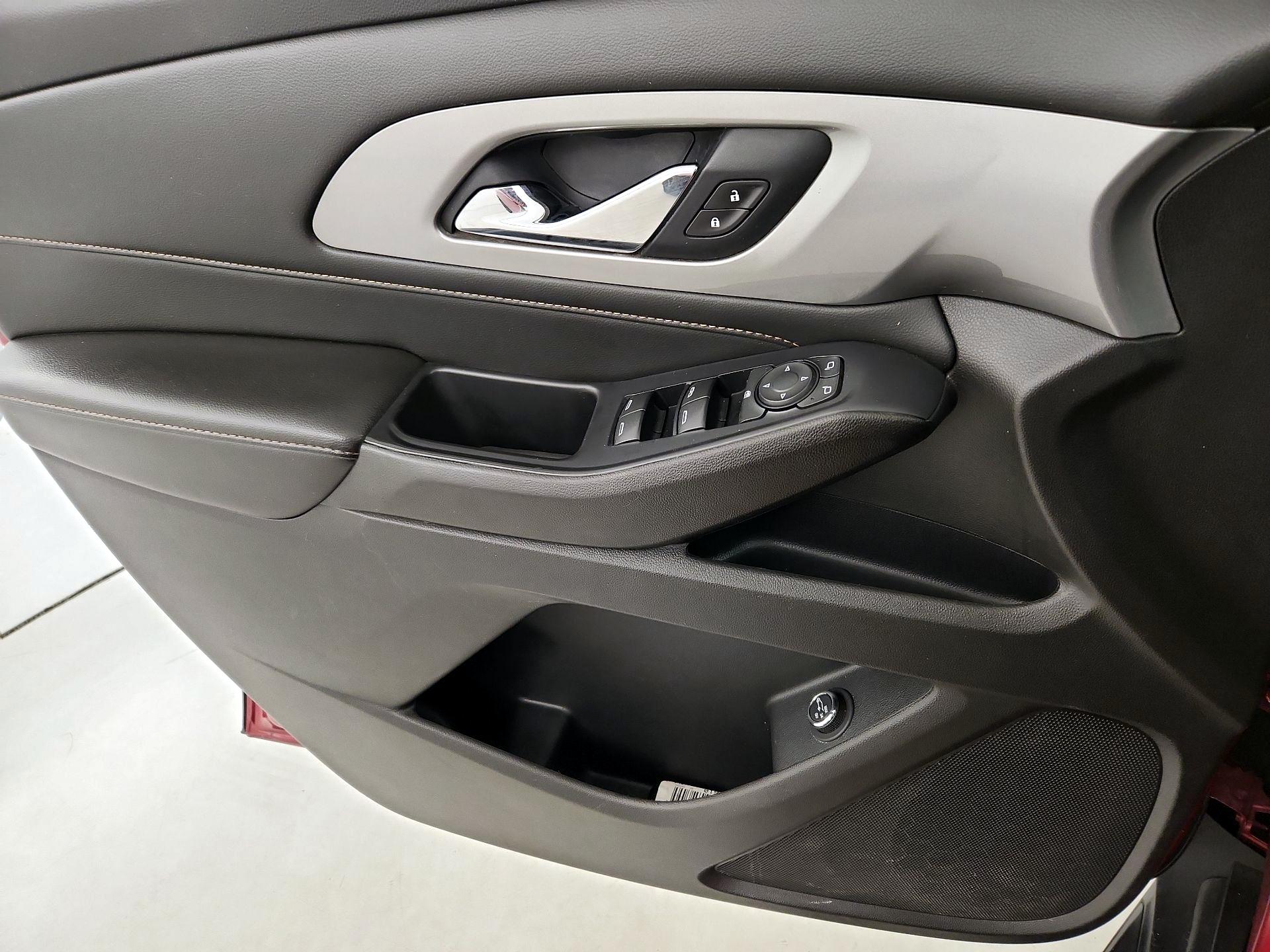 Thumbnail: 2021 Chevrolet Traverse - 12