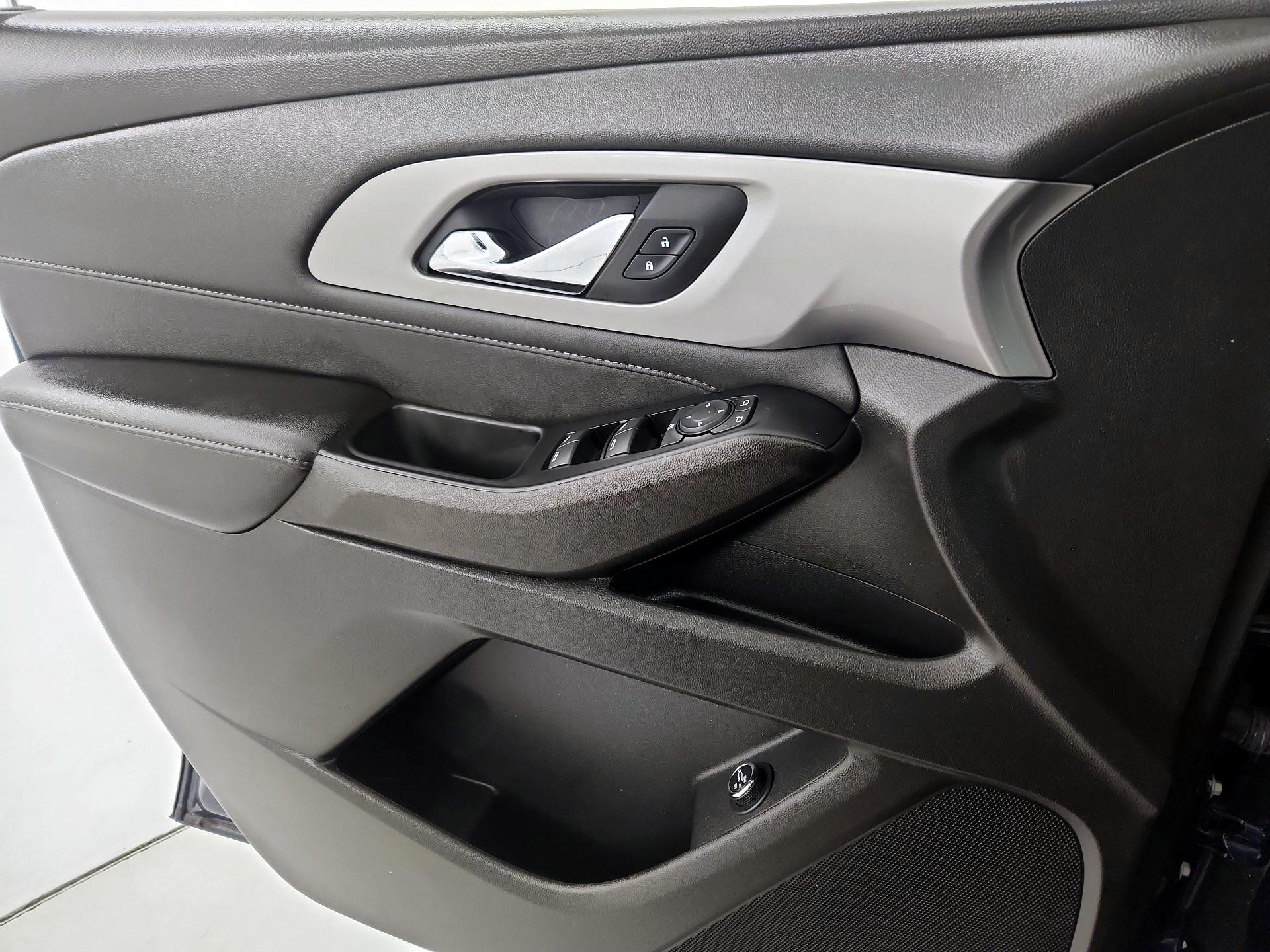 Thumbnail: 2023 Chevrolet Traverse - 12