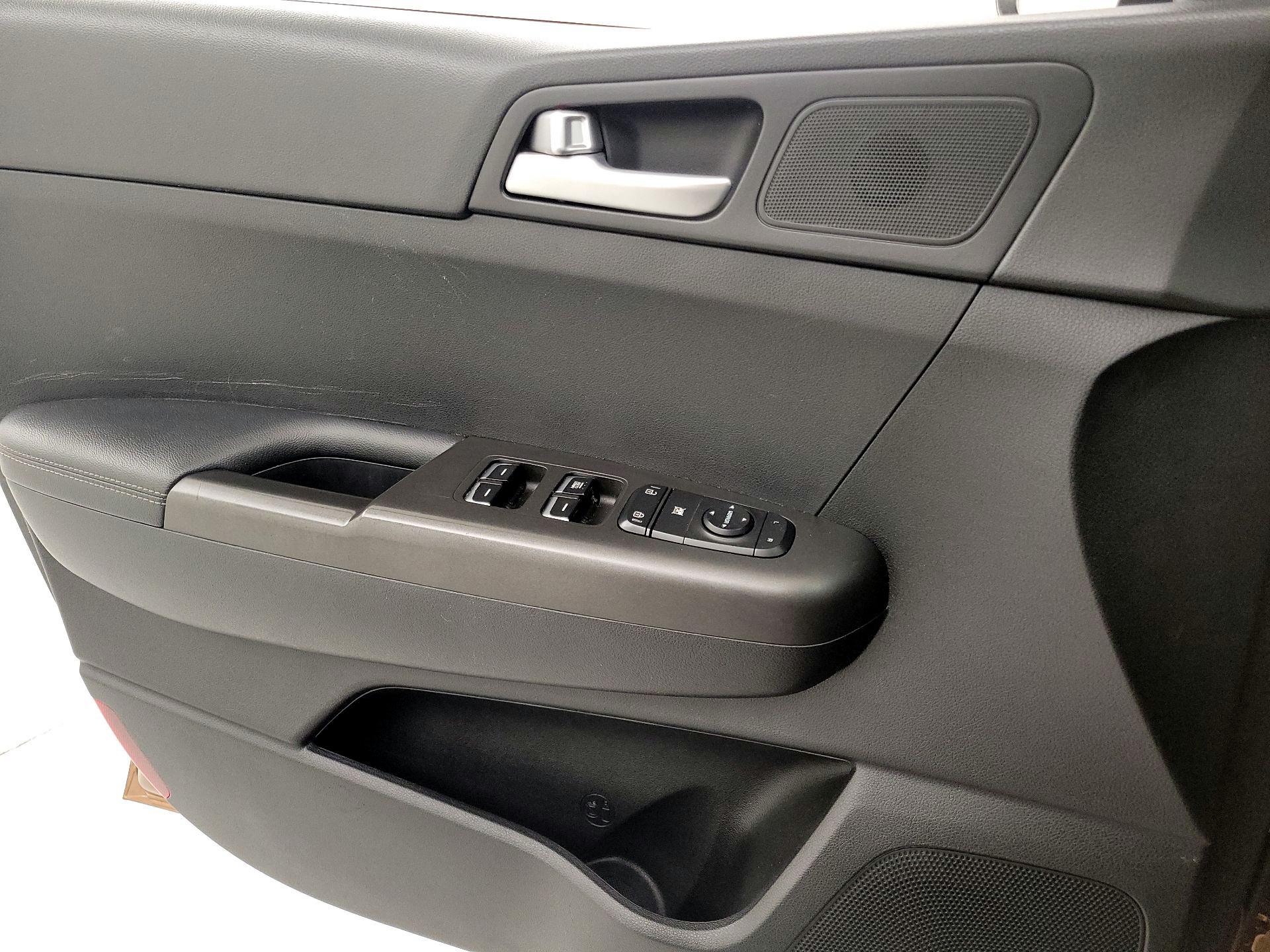 Thumbnail: 2020 Kia Sportage - 12