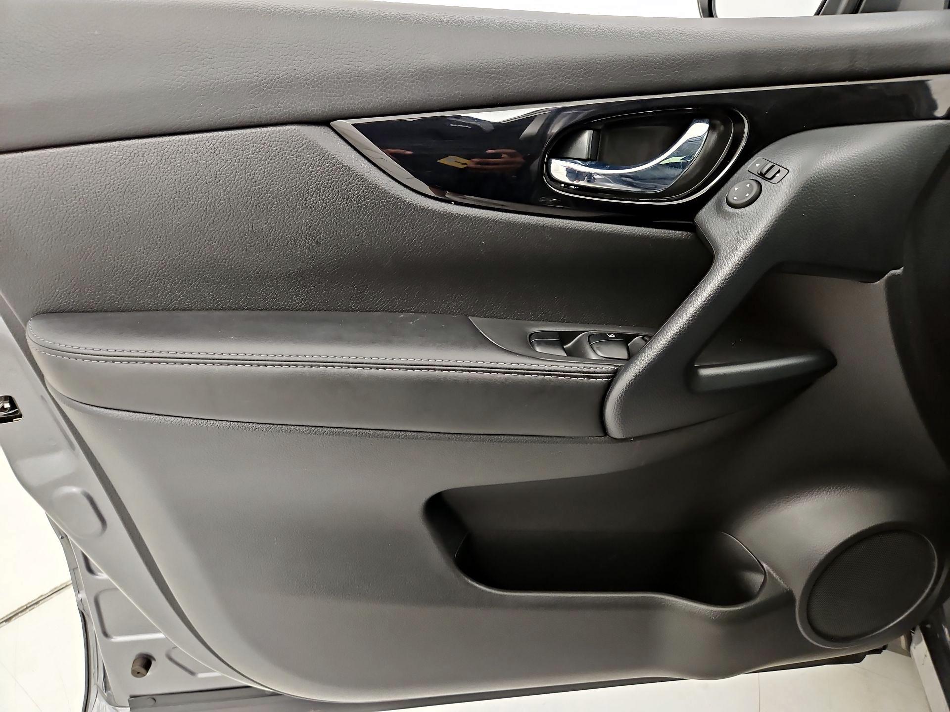 Thumbnail: 2022 Nissan Rogue Sport - 12