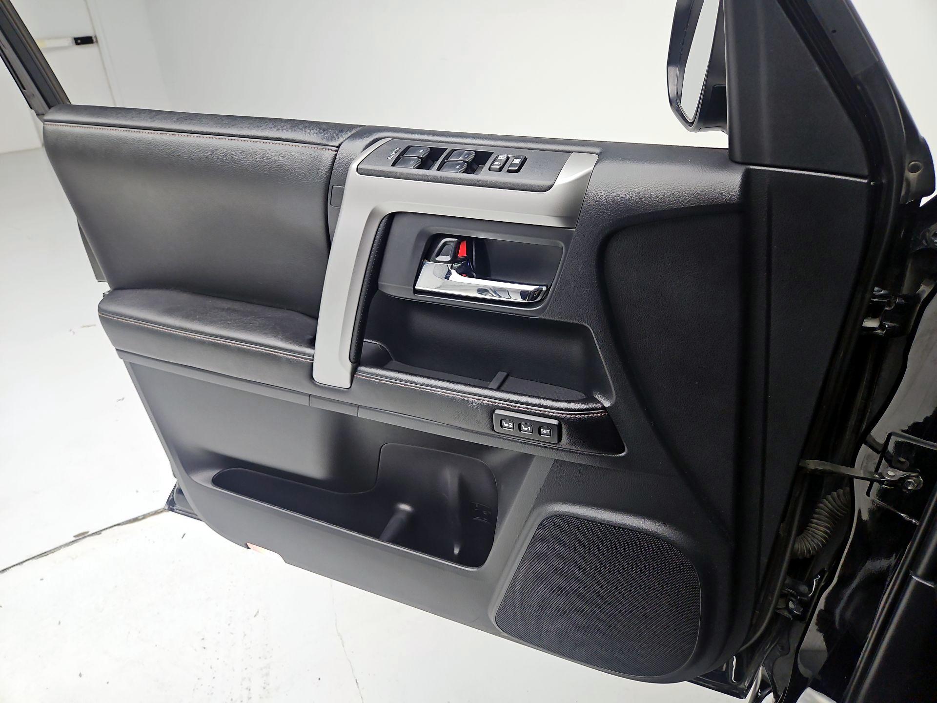 Thumbnail: 2015 Toyota 4Runner - 12