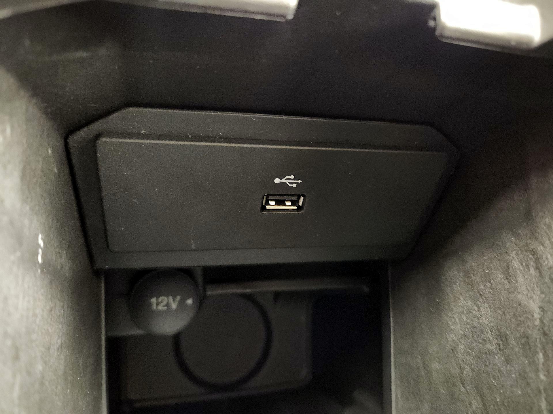 Thumbnail: 2016 Ford C-Max - 17