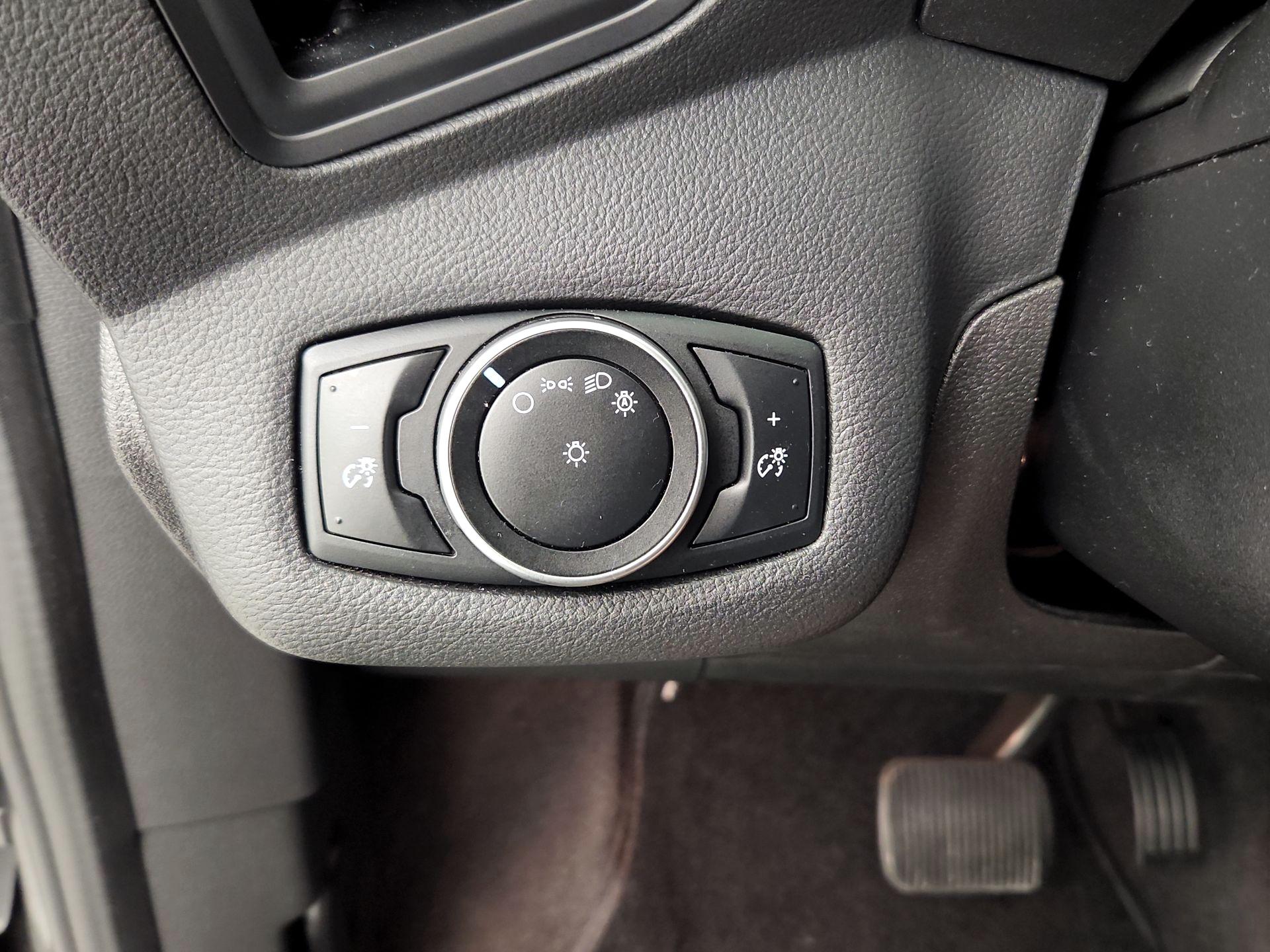 Thumbnail: 2016 Ford C-Max - 13