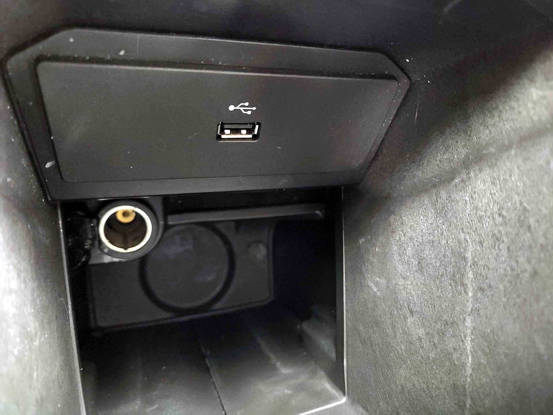 Thumbnail: 2016 Ford C-Max - 17