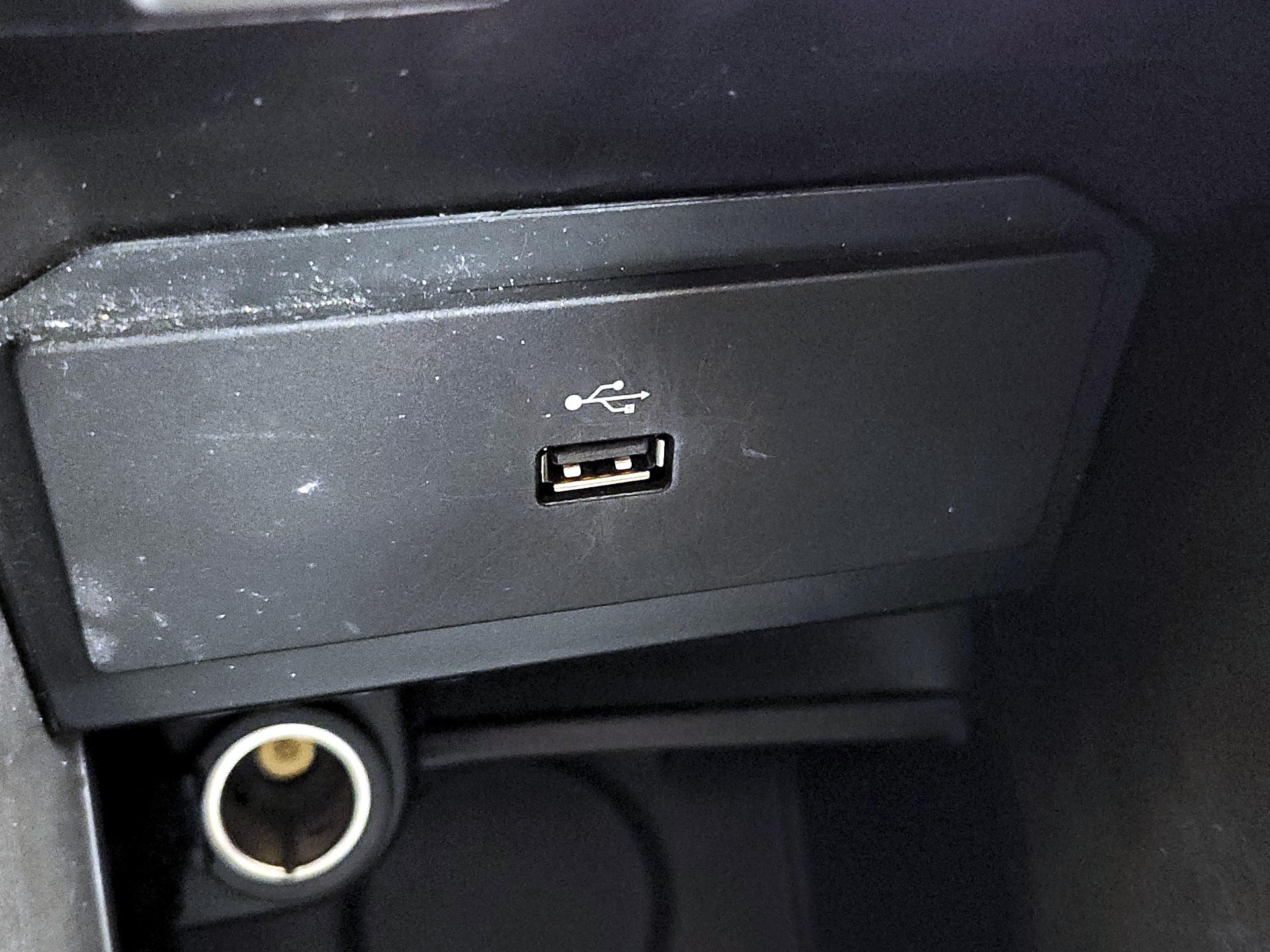 Thumbnail: 2017 Ford C-Max - 18