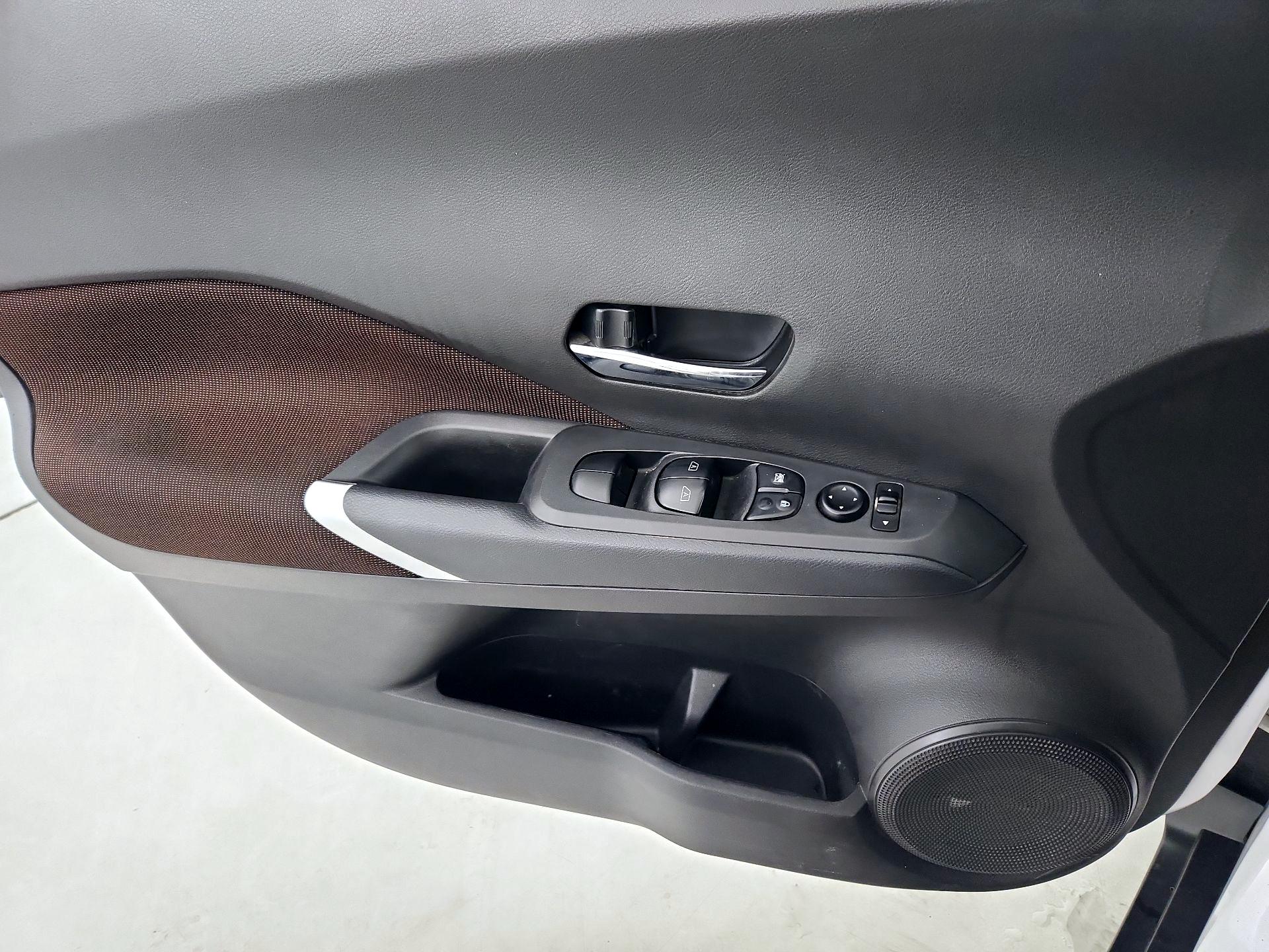 Thumbnail: 2021 Nissan Kicks - 12