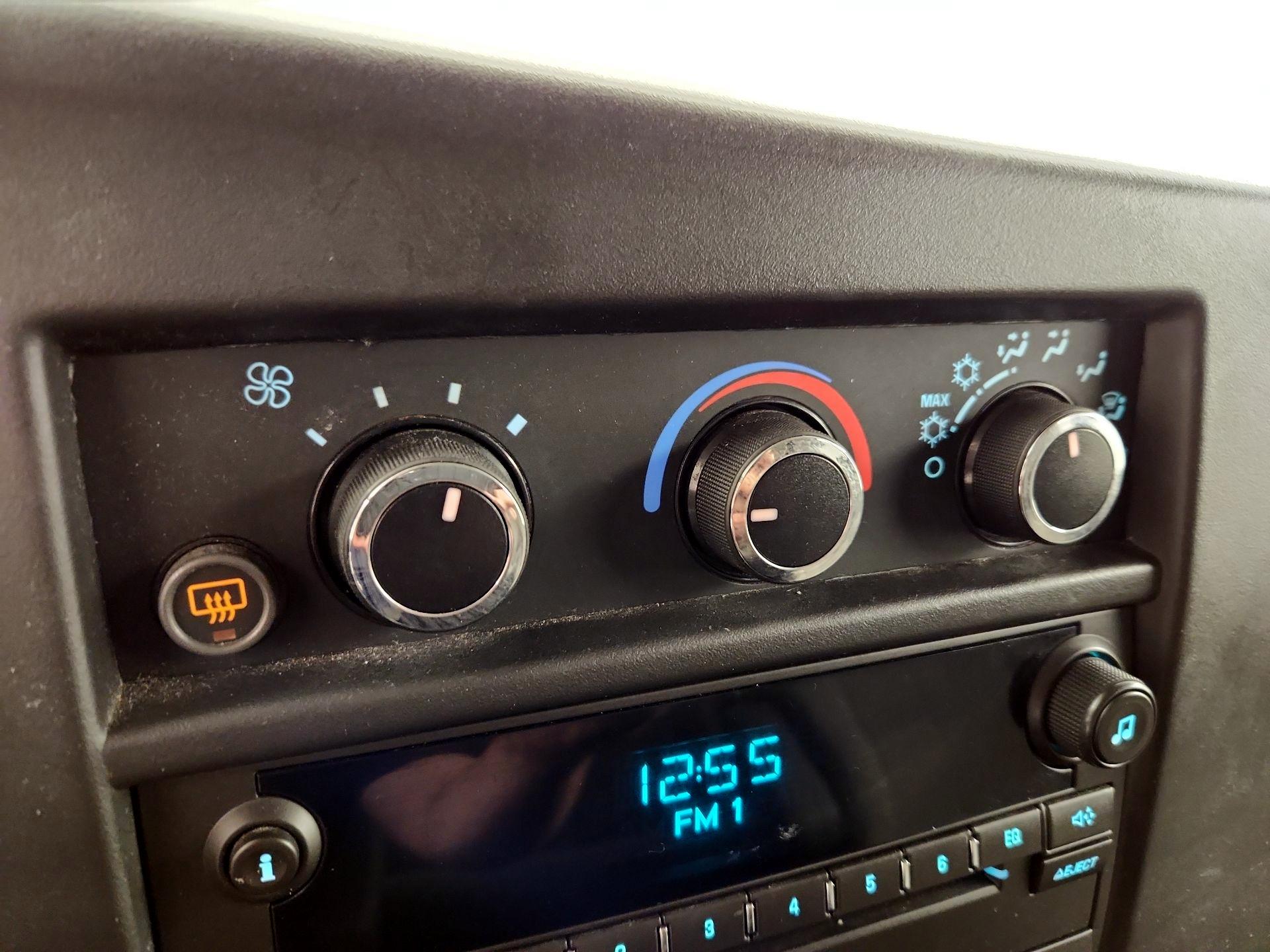 Thumbnail: 2014 Chevrolet Express - 16