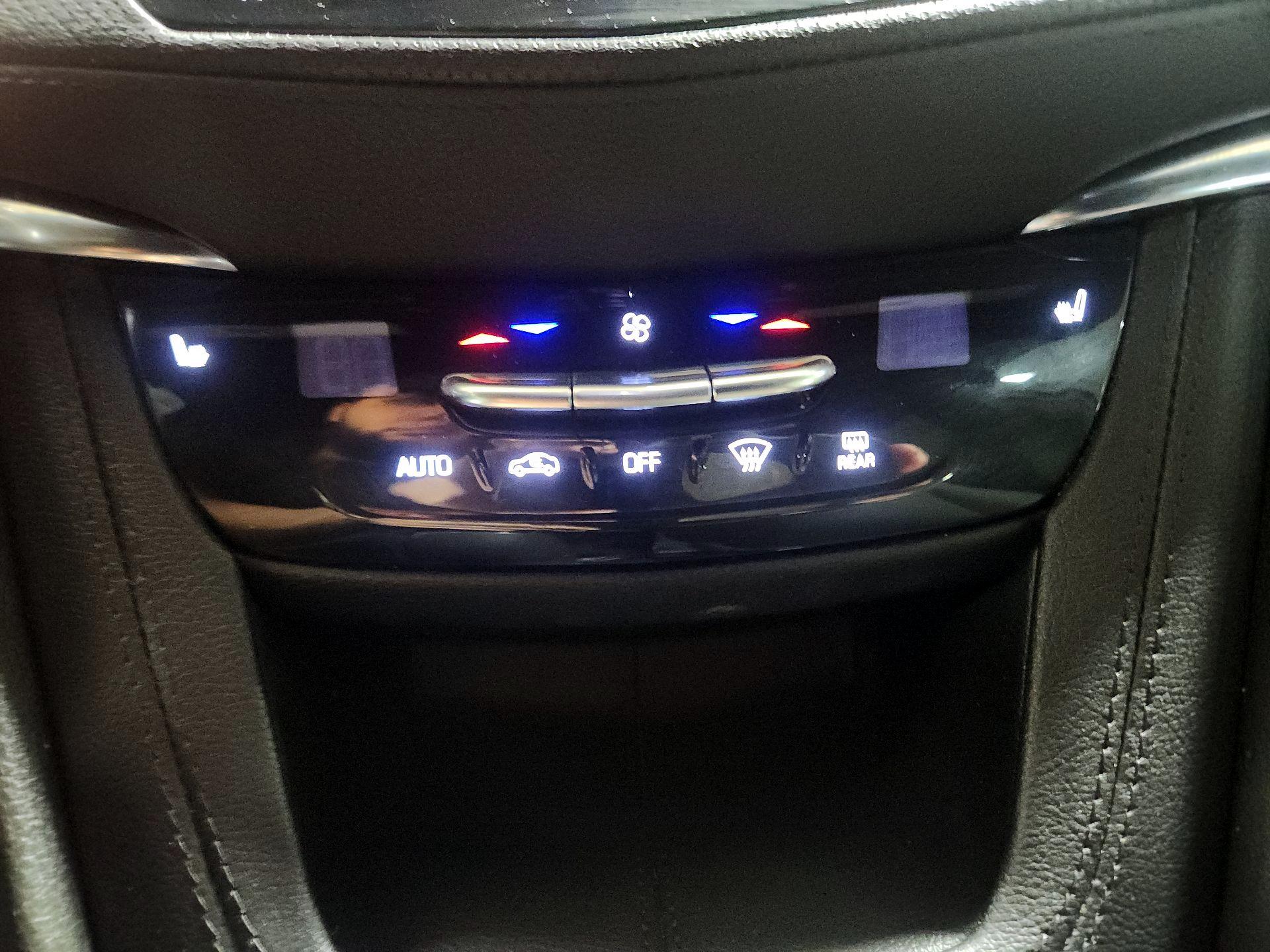 Thumbnail: 2021 Cadillac XT5 - 14