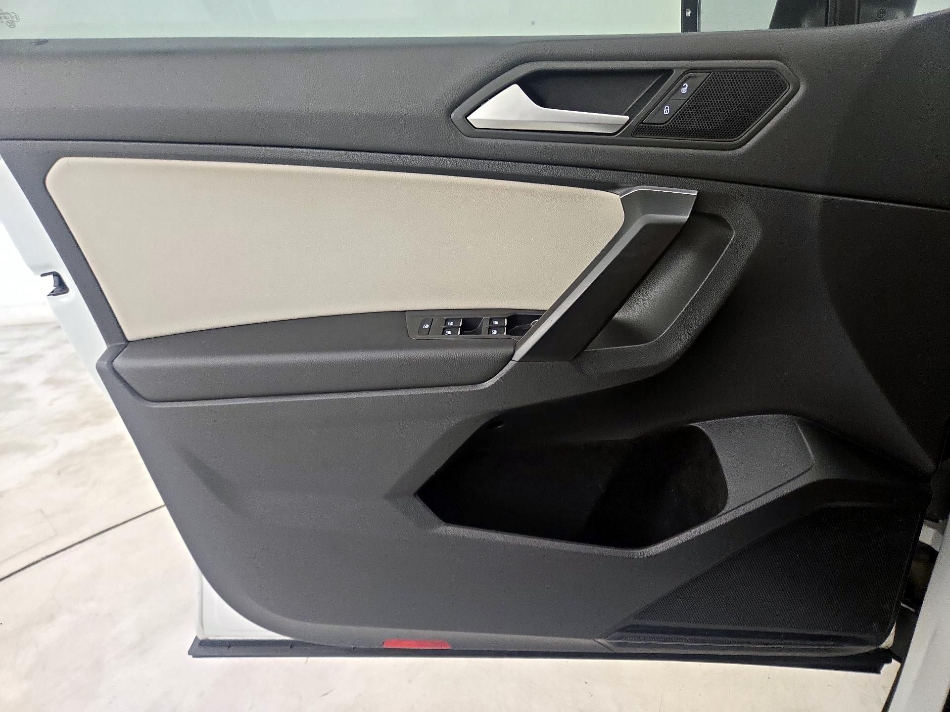 Thumbnail: 2021 Volkswagen Tiguan - 12