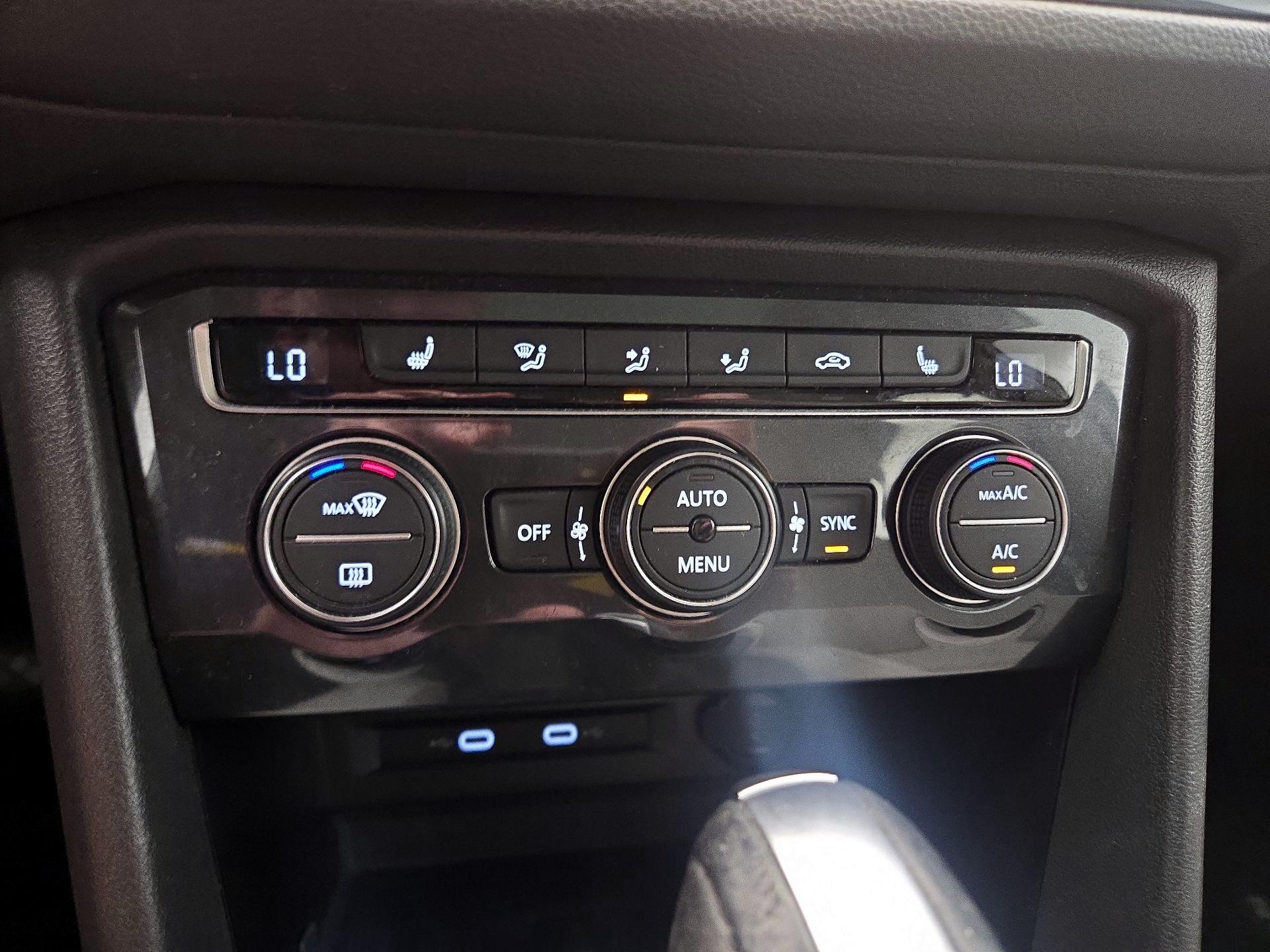 Thumbnail: 2021 Volkswagen Tiguan - 16