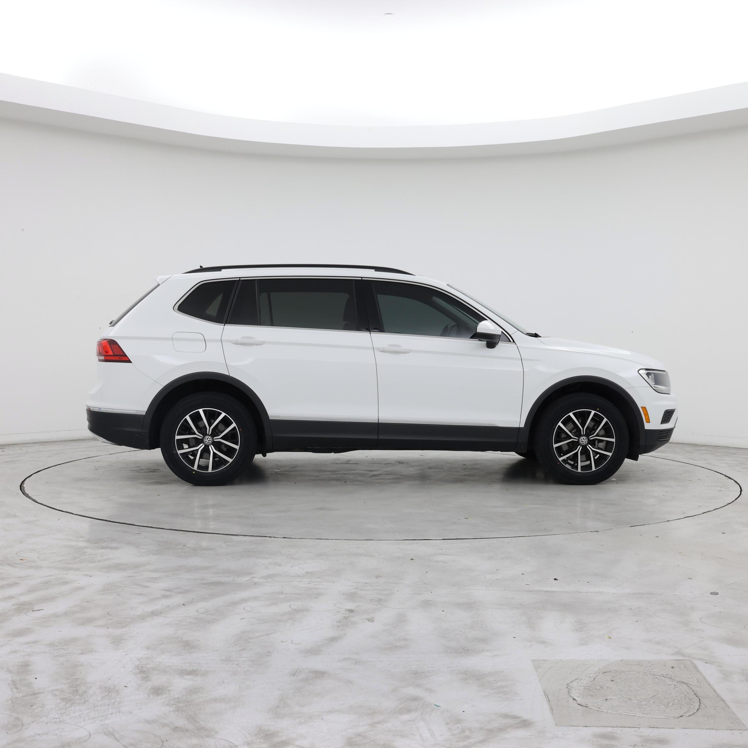 Thumbnail: 2021 Volkswagen Tiguan - 7