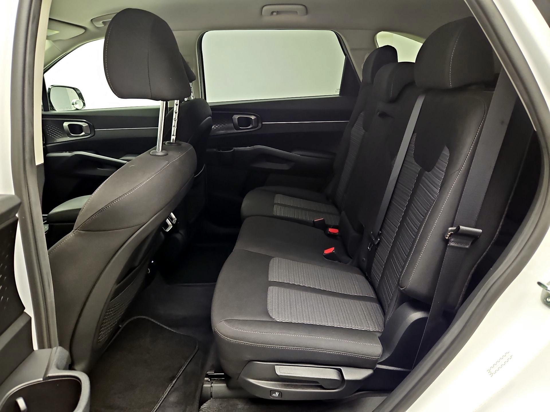 Thumbnail: 2023 Kia Sorento - 17