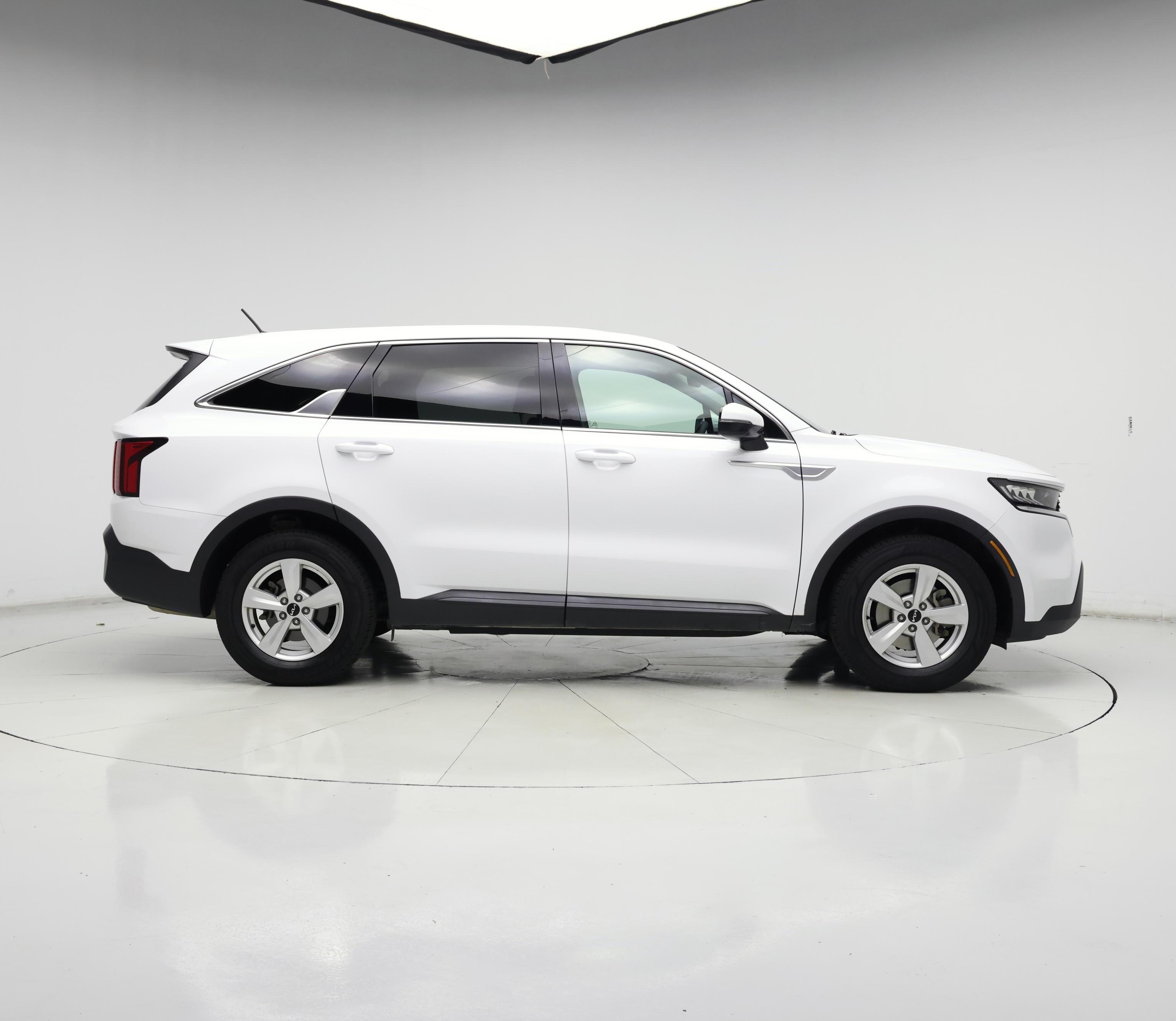 Thumbnail: 2023 Kia Sorento - 7