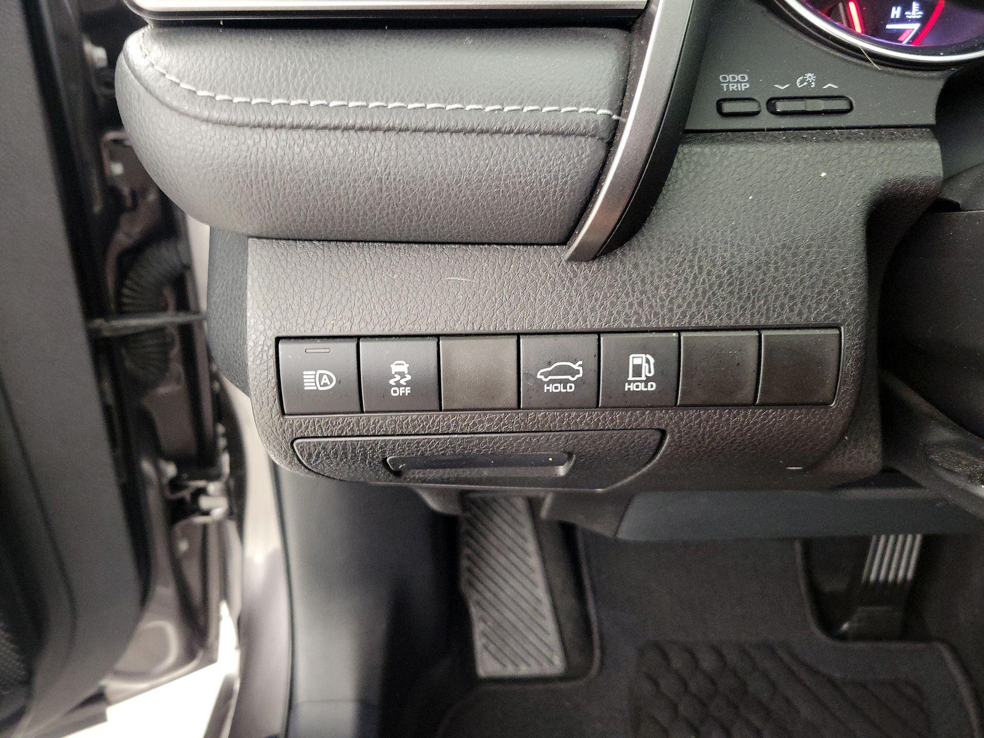 Thumbnail: 2020 Toyota Camry - 13