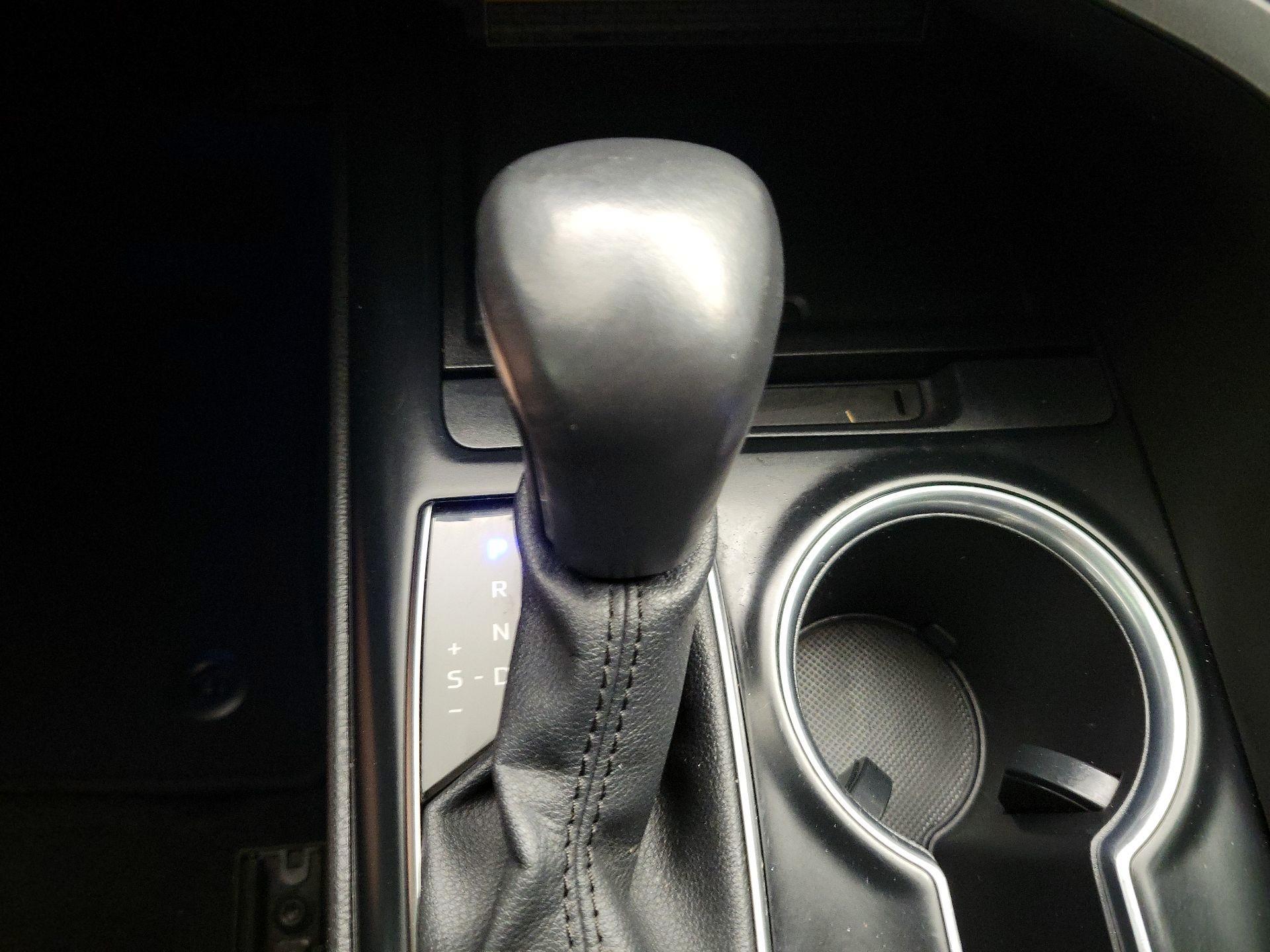 Thumbnail: 2020 Toyota Camry - 17